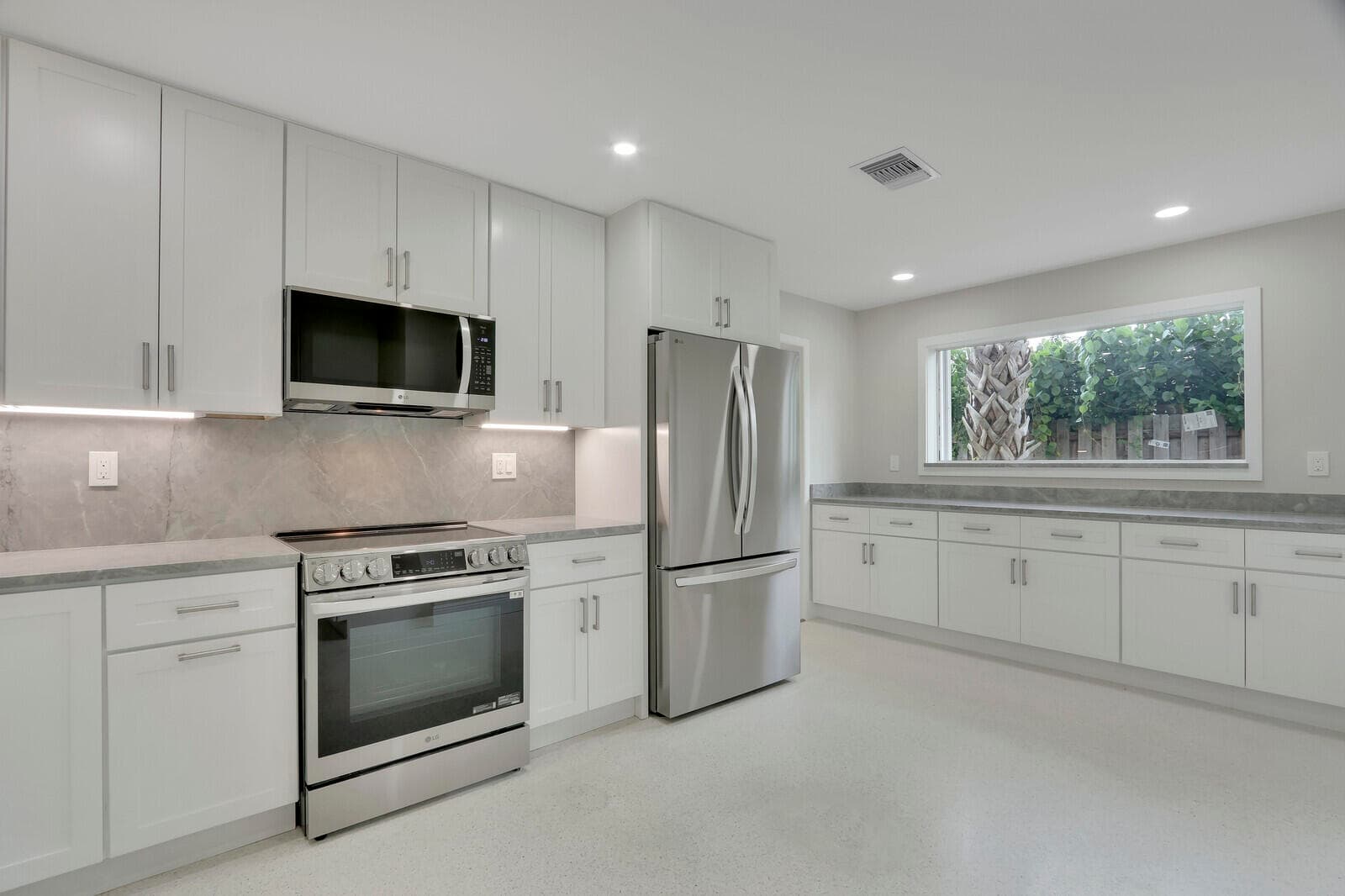 732 Pelican Way, North Palm Beach, FL 33408 — photo 12 of 36