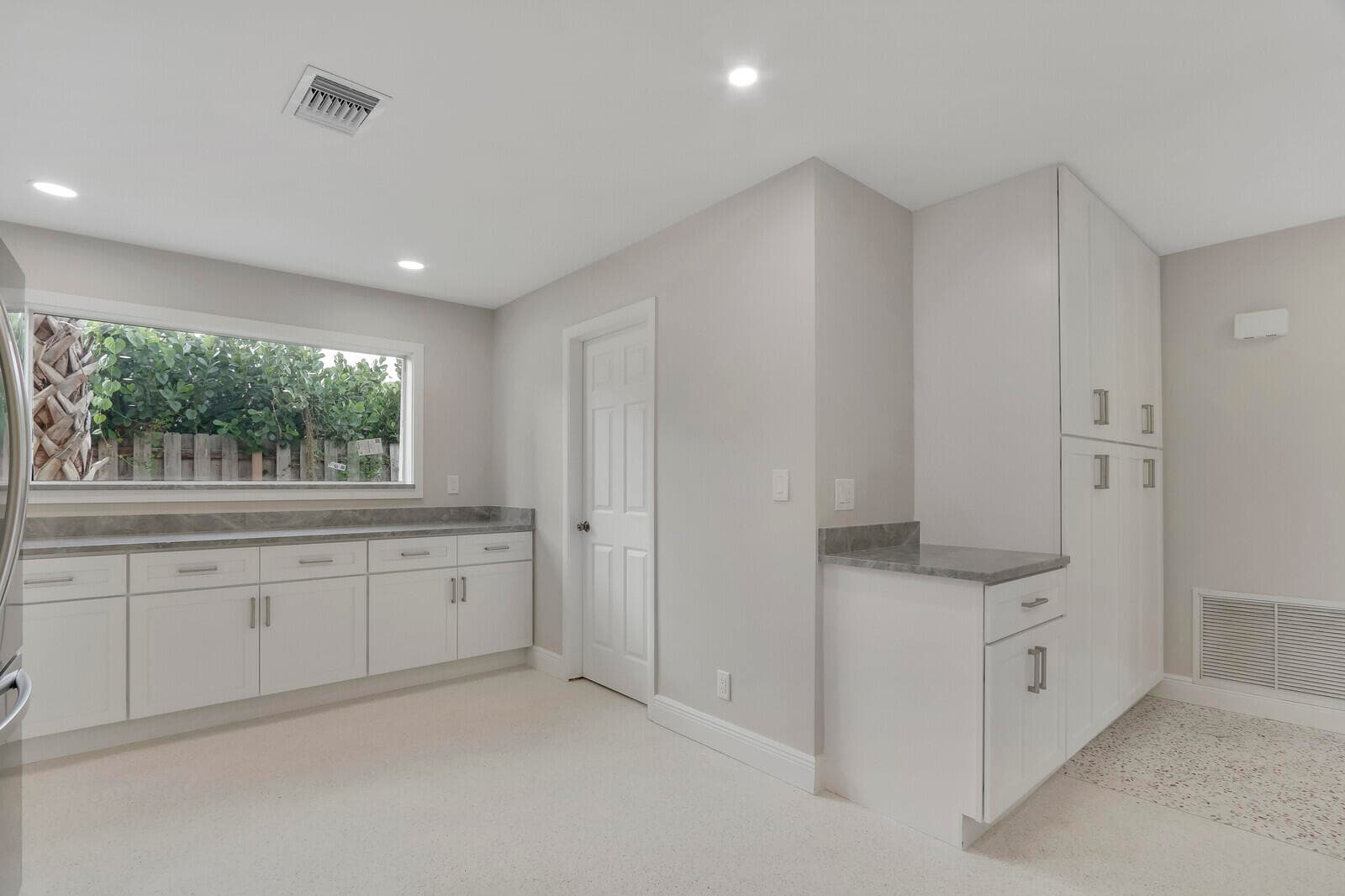 732 Pelican Way, North Palm Beach, FL 33408 — photo 13 of 36