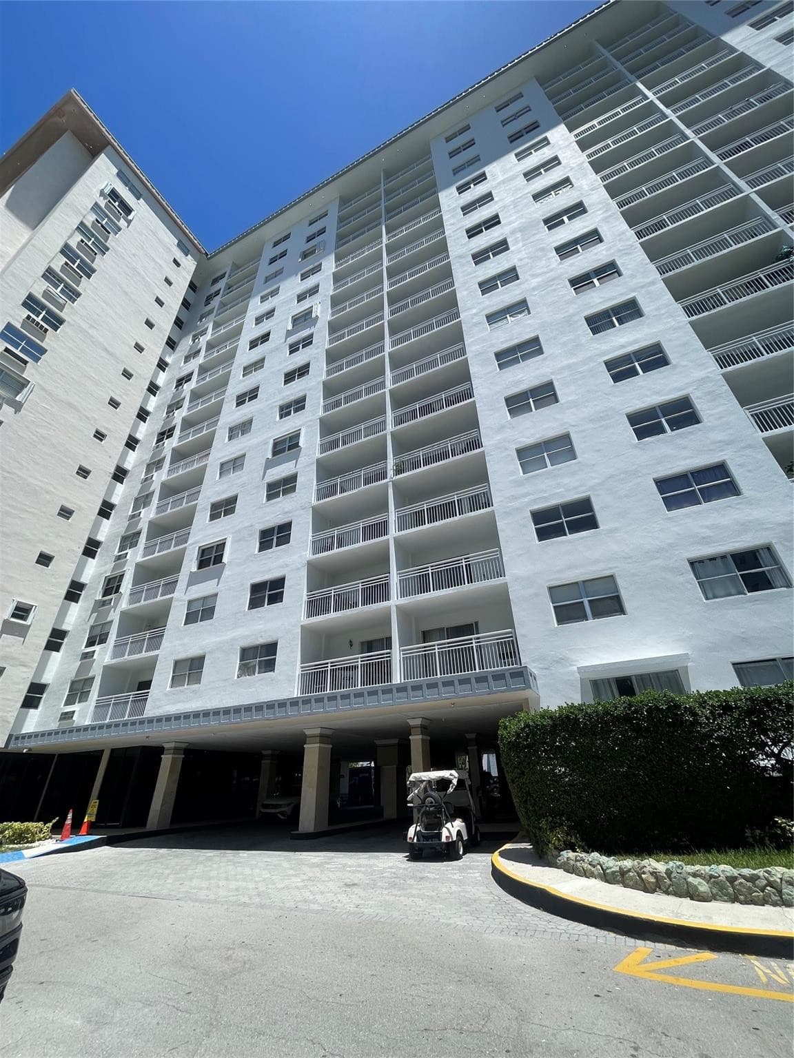 400 Kings Point Drive 1027, Sunny Isles Beach, FL 33160 — photo 47 of 51