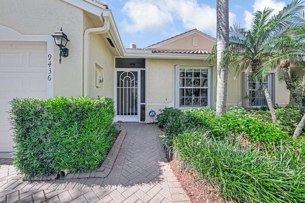 9436 Swansea Lane, West Palm Beach, FL 33411 — photo 5 of 40