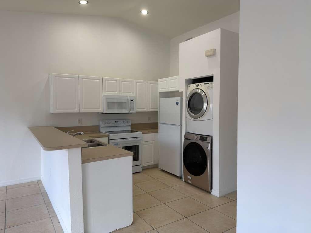 3842 SW 48th Avenue, Hollywood, FL 33023 — photo 4 of 25
