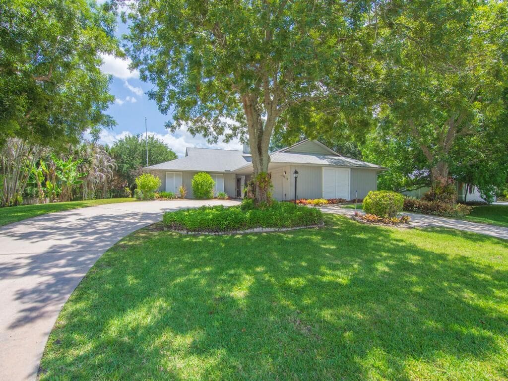 1070 47th Avenue SW, Vero Beach, FL 32968 — photo 4 of 51