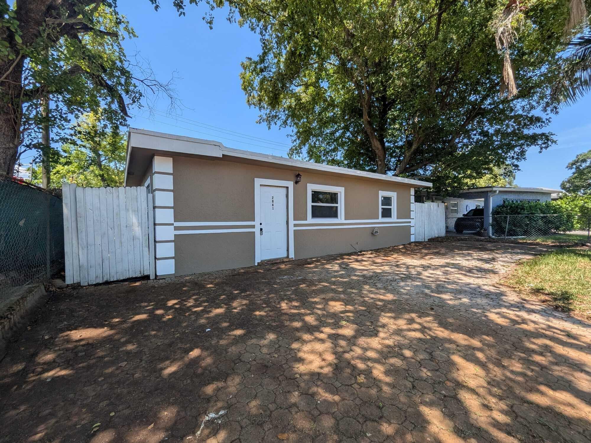 2861 NW 5th Street, Pompano Beach, FL 33069 — photo 4 of 34