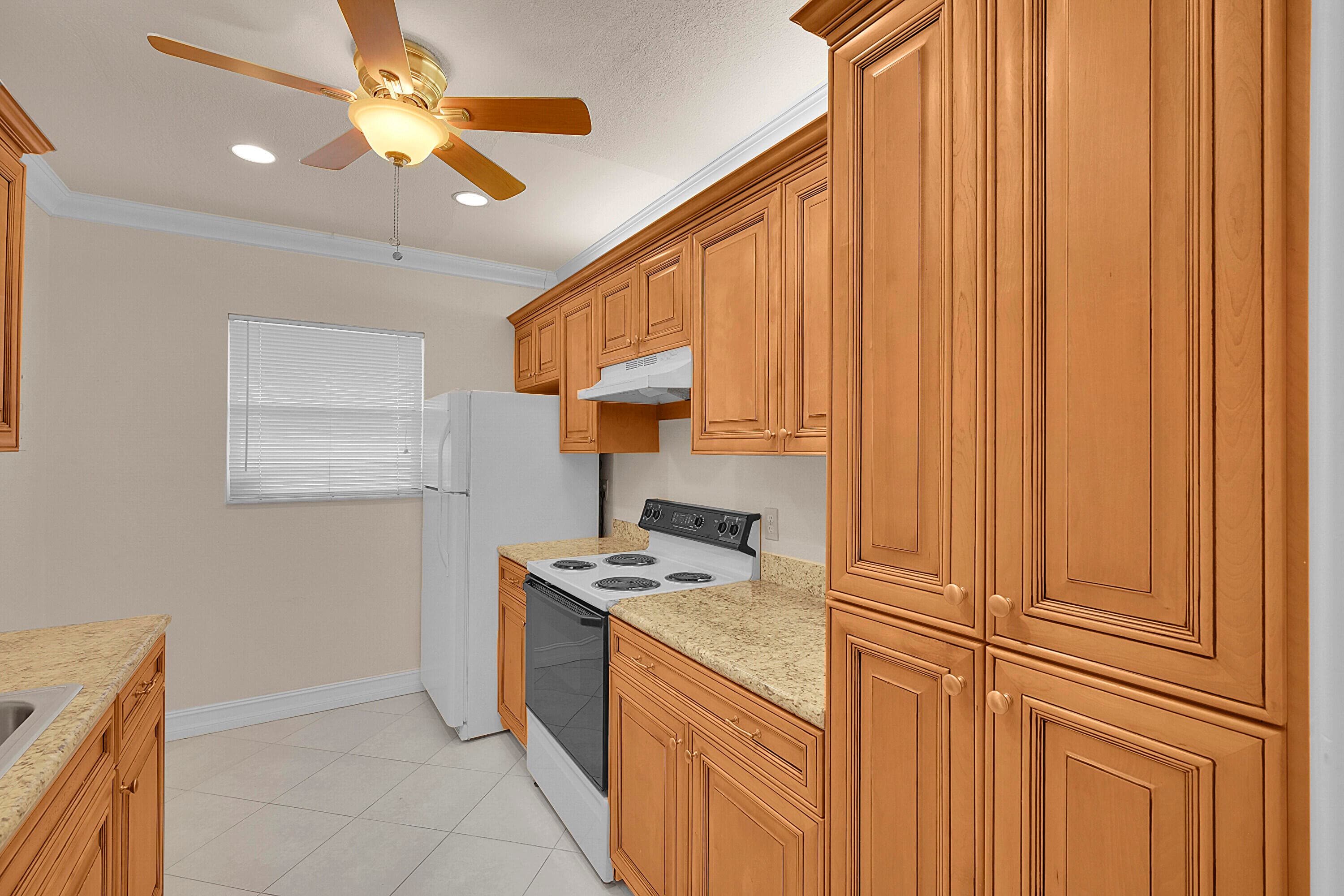 2340 SW 22nd Avenue 306, Delray Beach, FL 33445 — photo 3 of 33