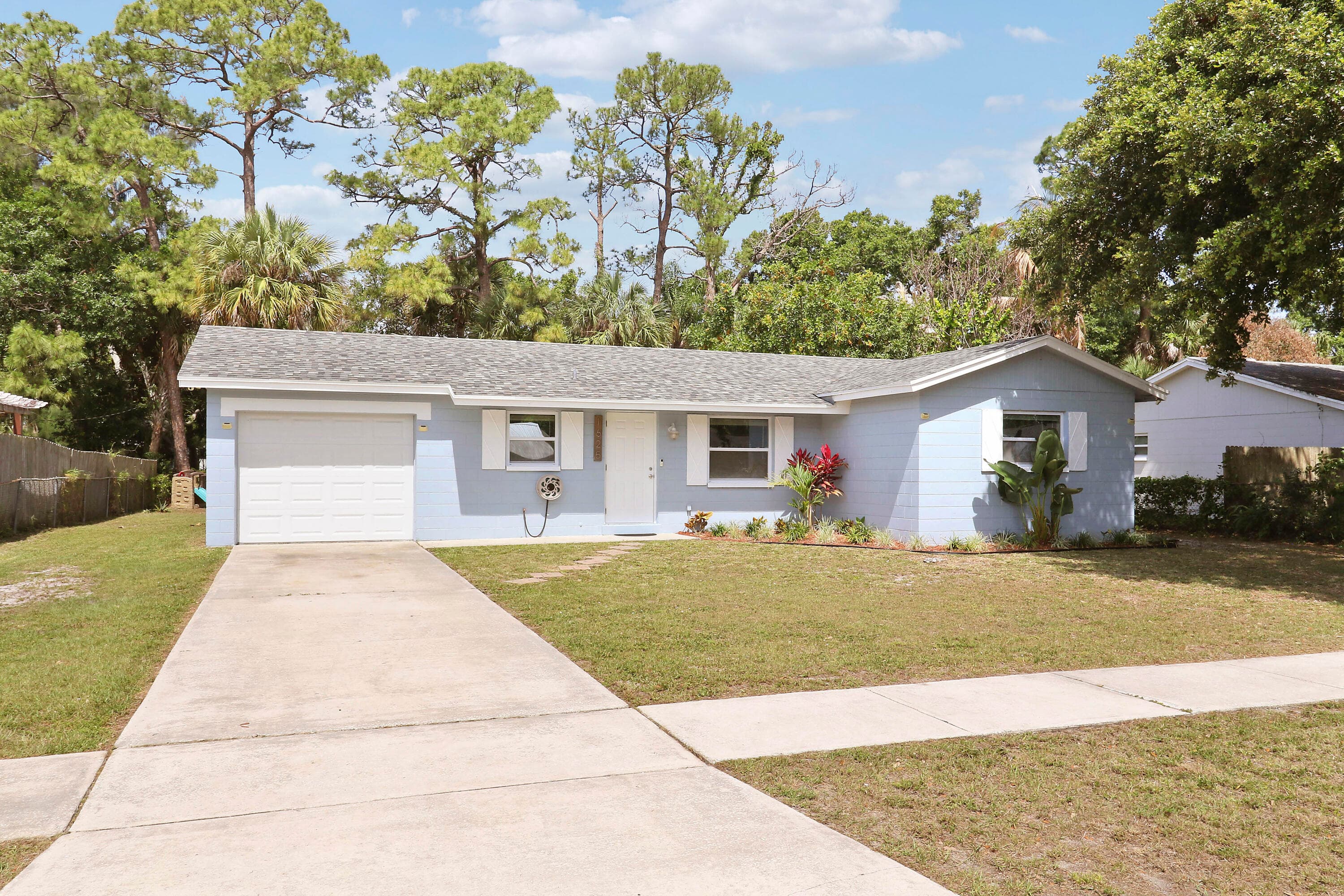 1625 40th Avenue, Vero Beach, FL 32960 — photo 1 of 21