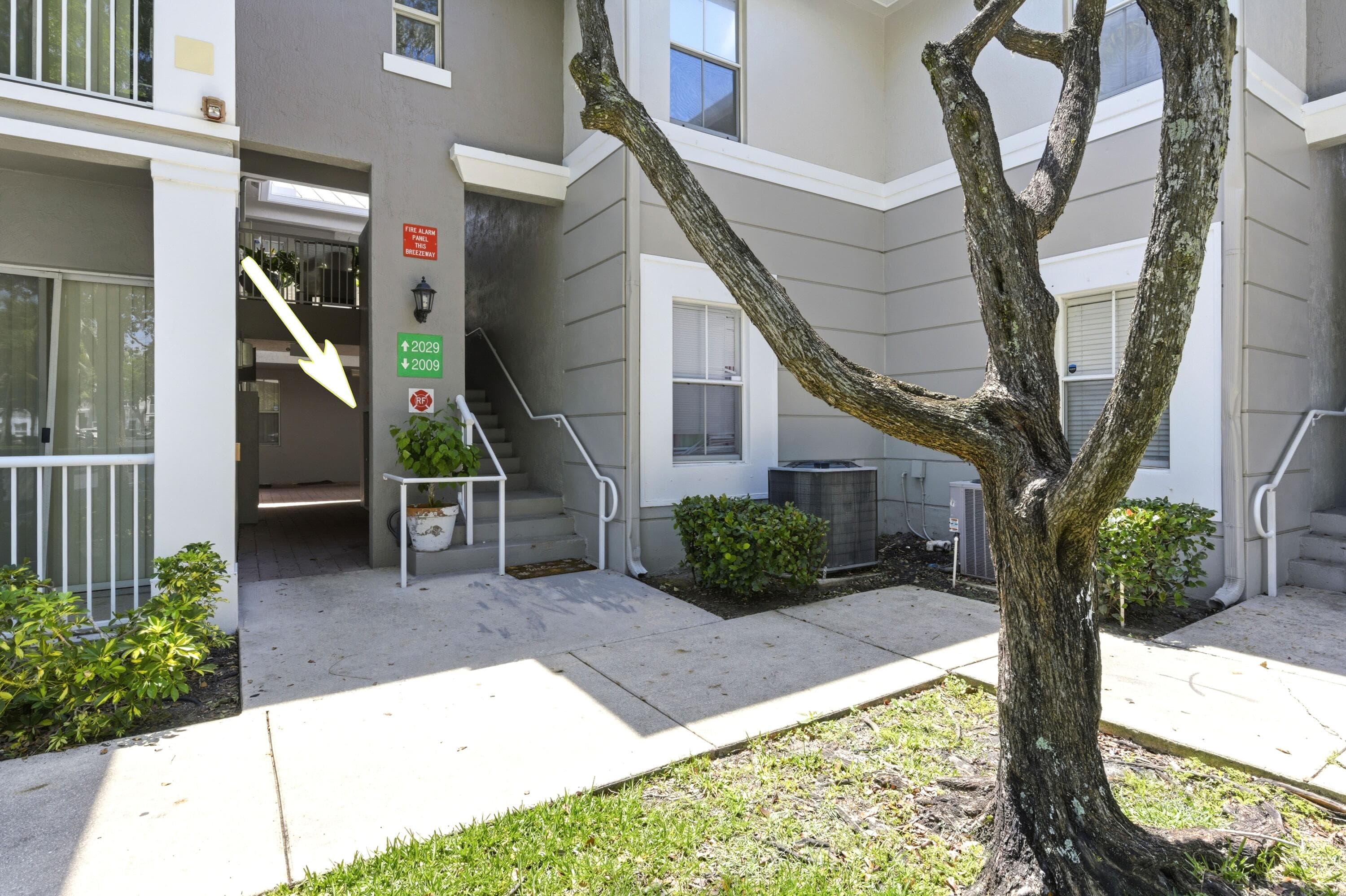 2009 Shoma Drive, West Palm Beach, FL 33414 — photo 3 of 39
