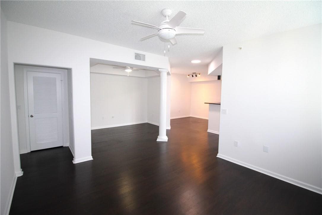 533 NE 3rd Avenue 521, Fort Lauderdale, FL 33301 — photo 4 of 29