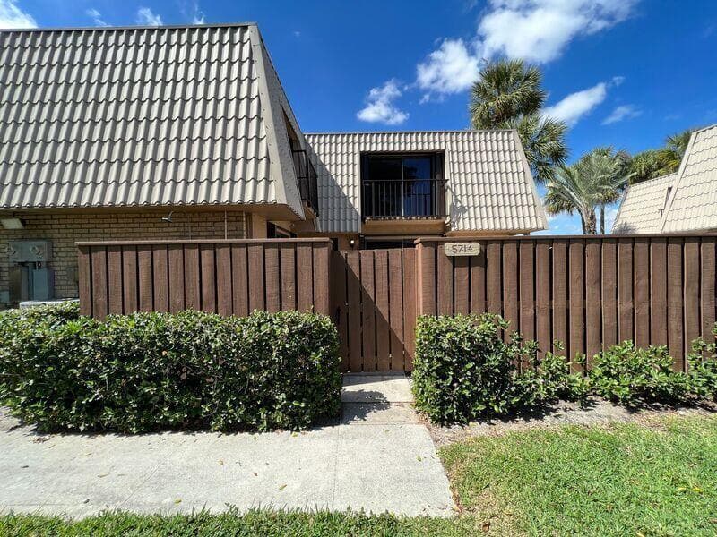 5714 57th Way, West Palm Beach, FL 33409 — photo 3 of 24