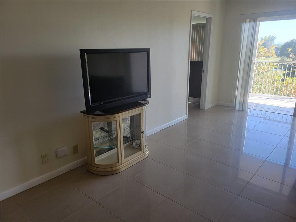 3050 N Palm Aire Drive 508, Pompano Beach, FL 33069 — photo 13 of 26