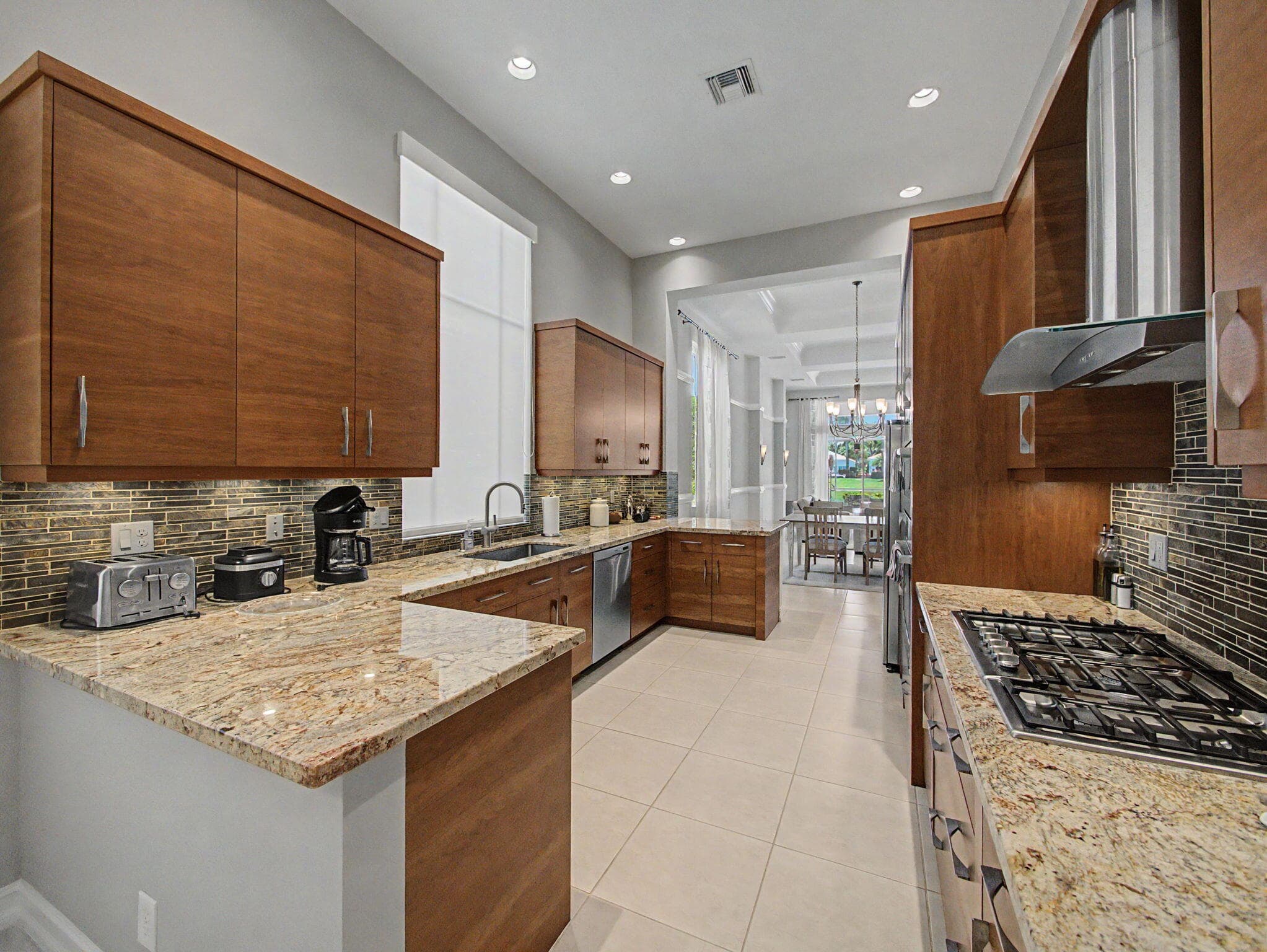 76 Laguna Drive, Palm Beach Gardens, FL 33418 — photo 8 of 37