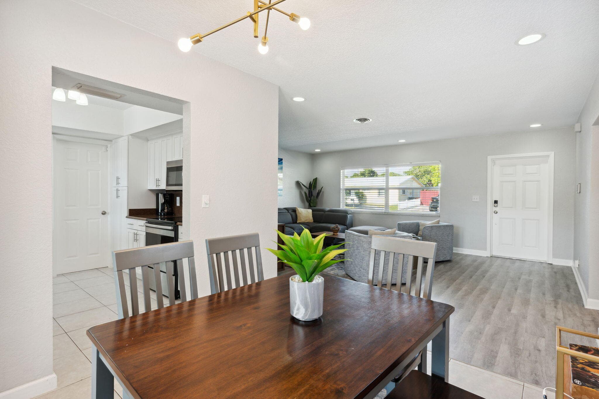 428 SE 2nd Street, Deerfield Beach, FL 33441 — photo 8 of 47