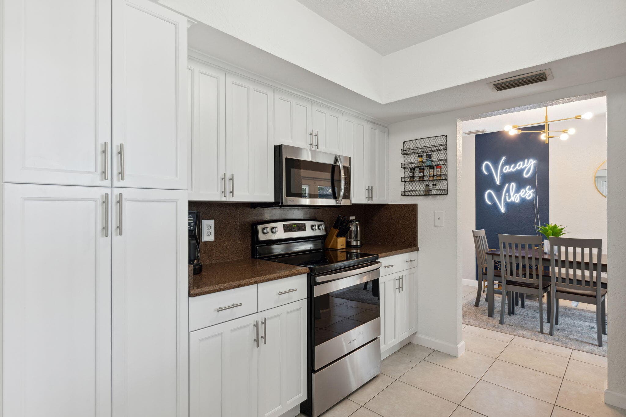 428 SE 2nd Street, Deerfield Beach, FL 33441 — photo 12 of 47