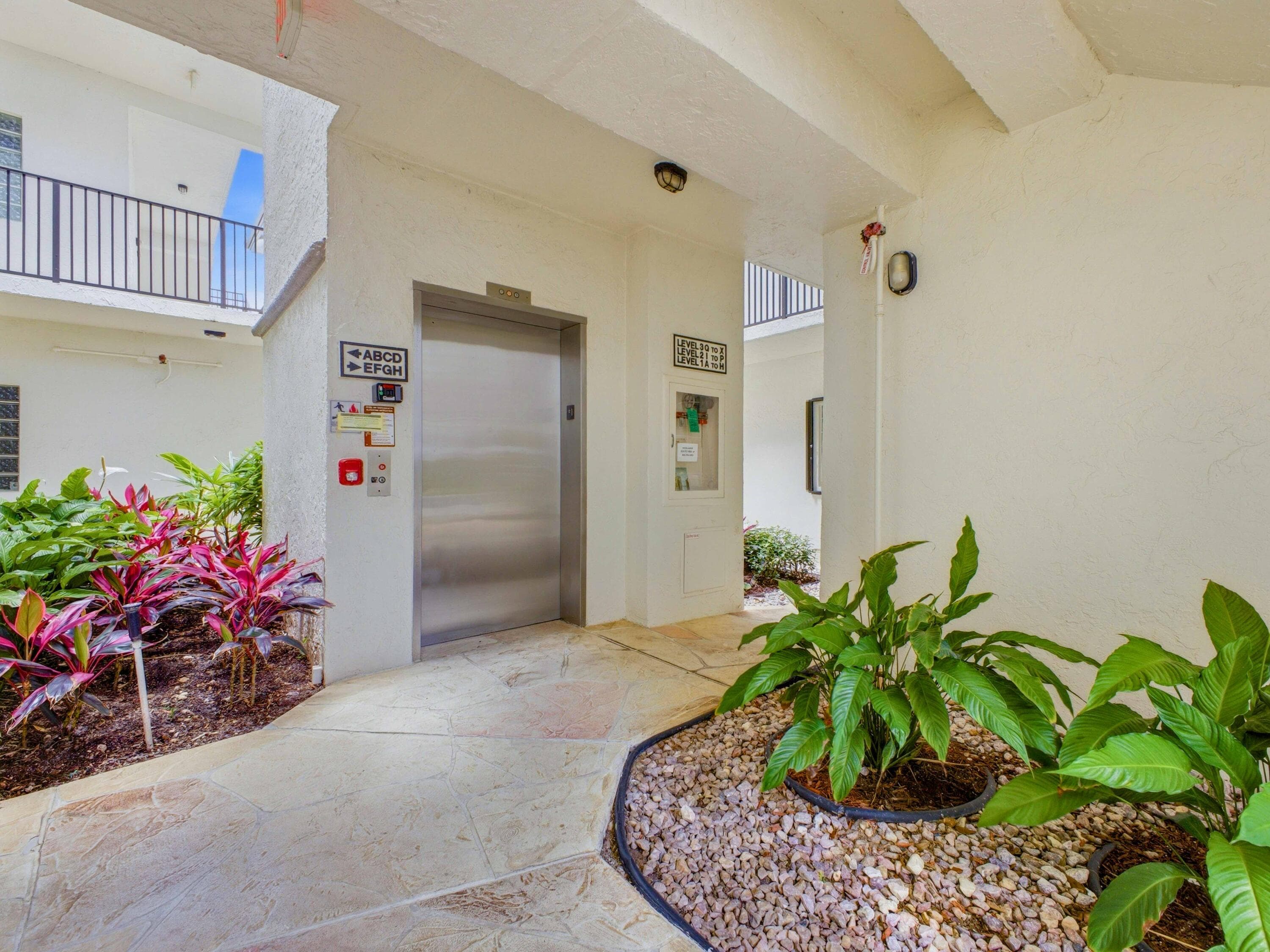 5157 Floria Way J, Boynton Beach, FL 33437 — photo 3 of 36