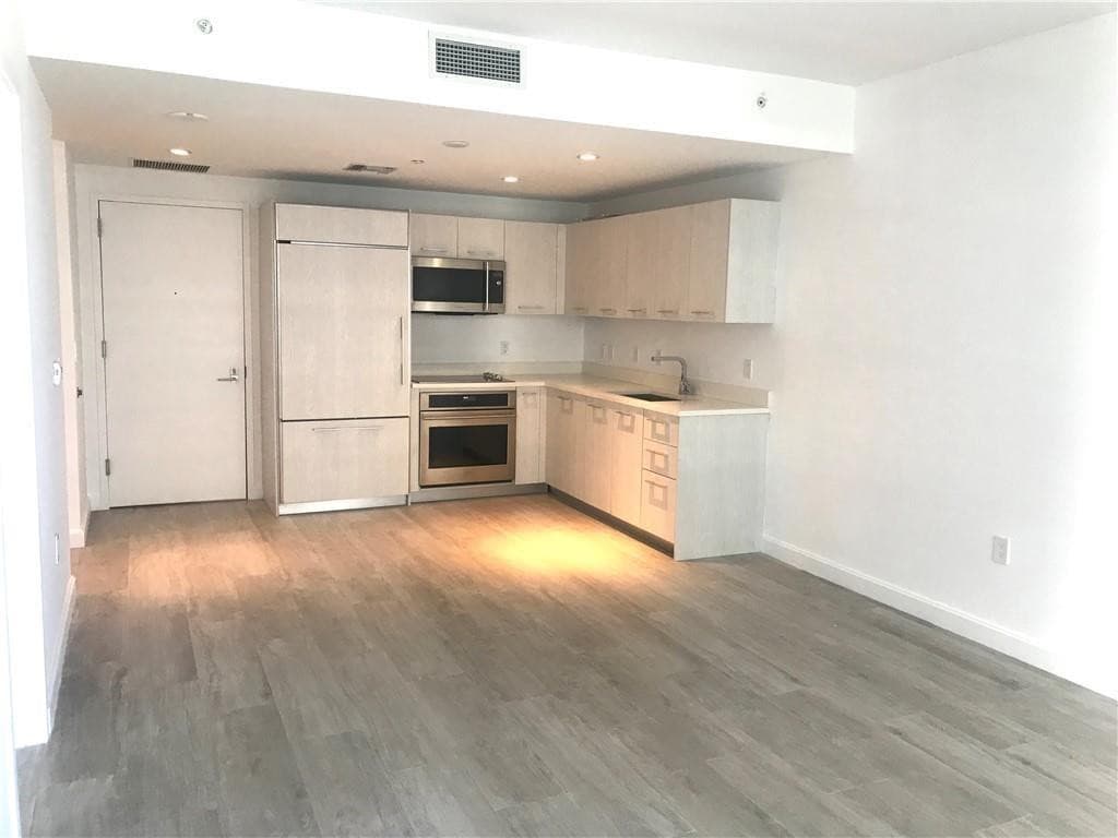 45 SW 9th Street 3707, Miami, FL 33130 — photo 23 of 31