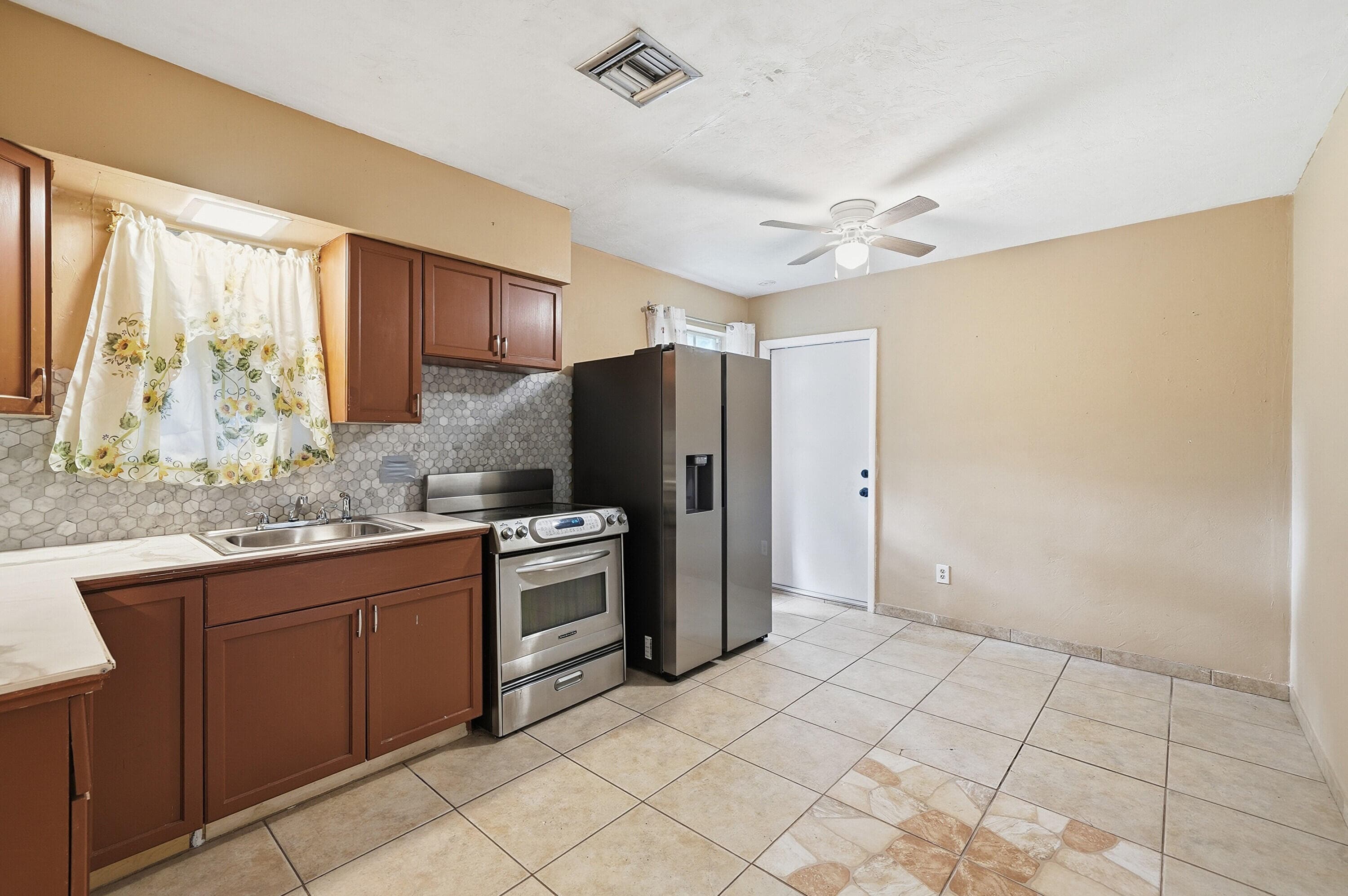 2130 SW 67th Avenue SW Unit A, Miramar, FL 33023 — photo 4 of 10