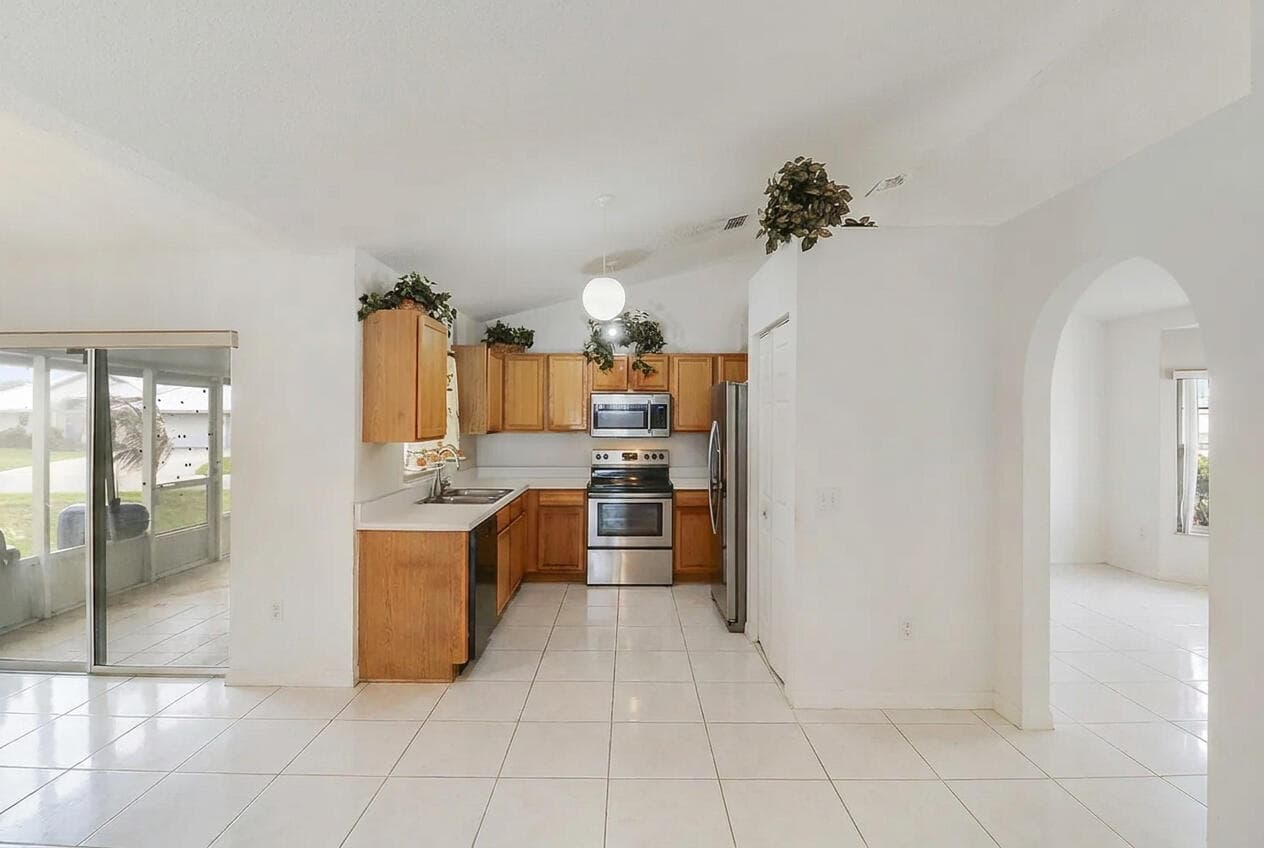 702 SE Lighthouse Avenue SE, Port St. Lucie, FL 34983 — photo 34 of 46