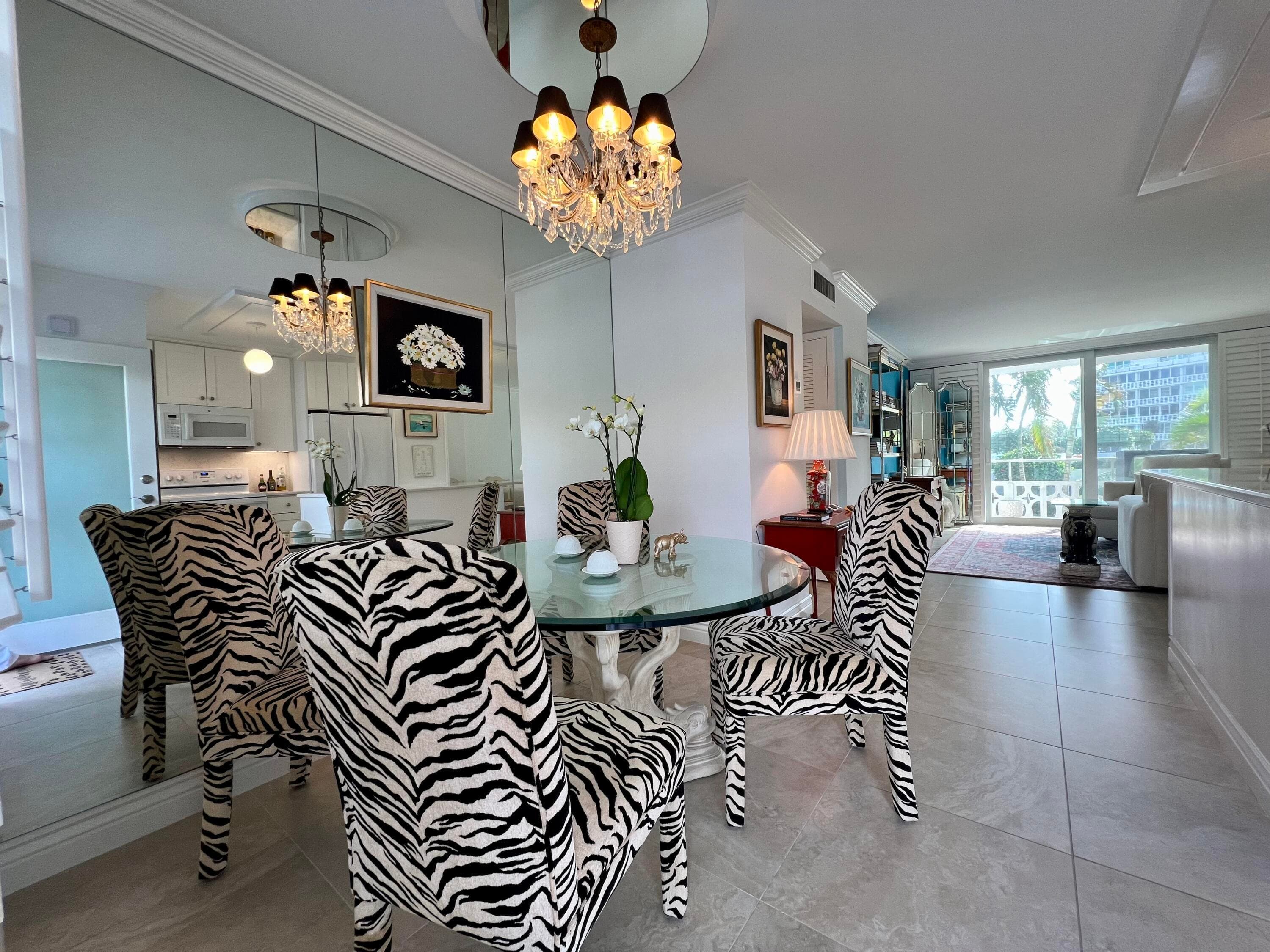 139 Sunrise Avenue 204, Palm Beach, FL 33480 — photo 10 of 31