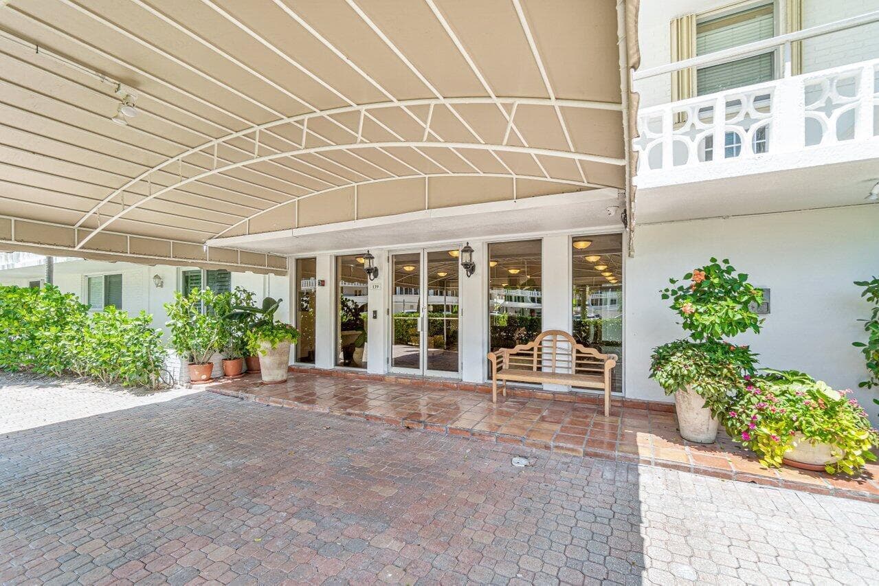 139 Sunrise Avenue 204, Palm Beach, FL 33480 — photo 30 of 31