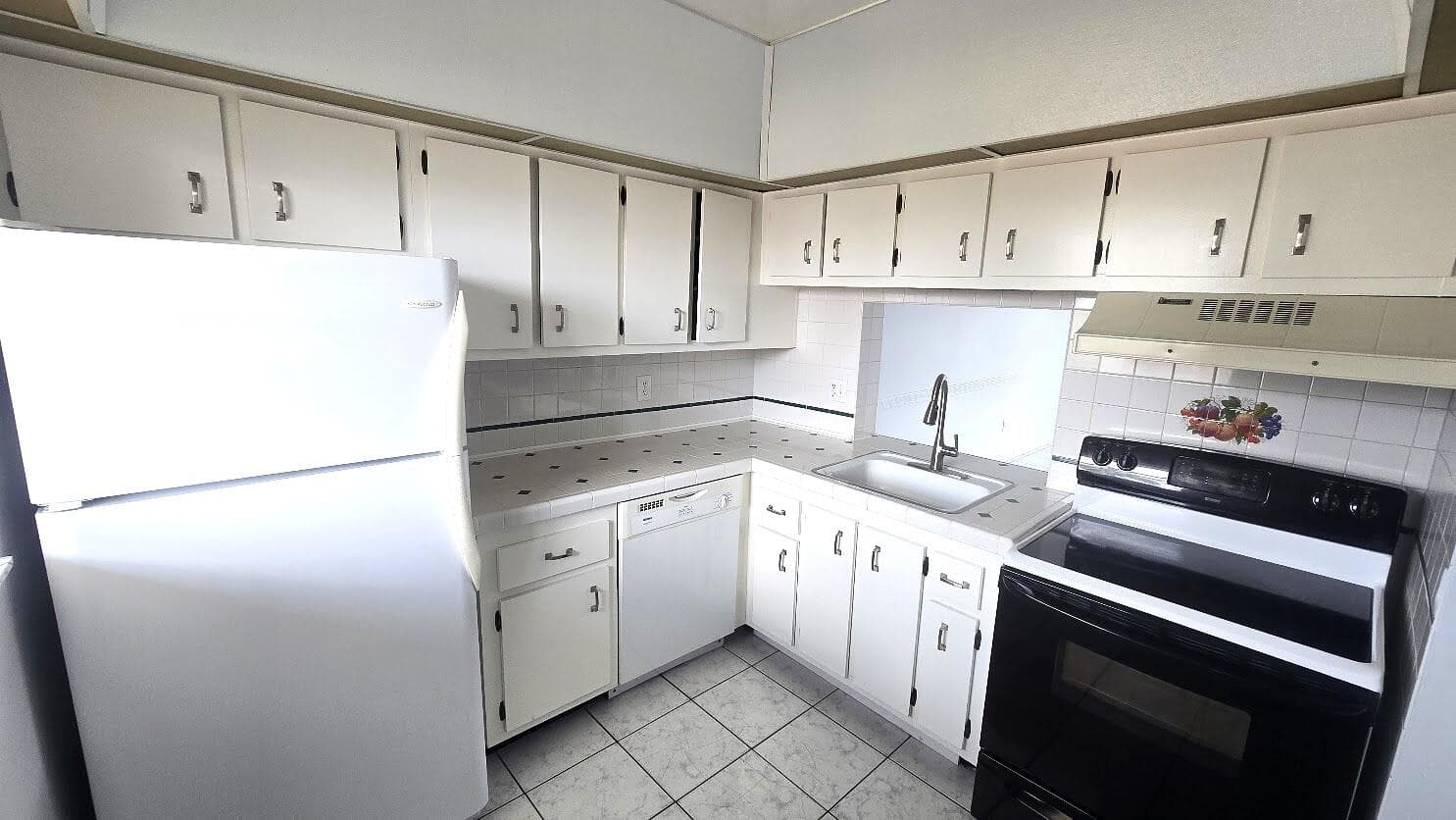 2800 NW 56th Avenue G406, Lauderhill, FL 33313 — photo 3 of 10