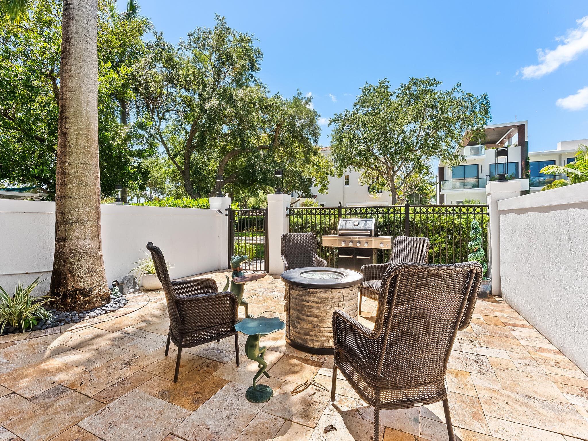 1806 NE 26th Avenue, Fort Lauderdale, FL 33305 — photo 4 of 46