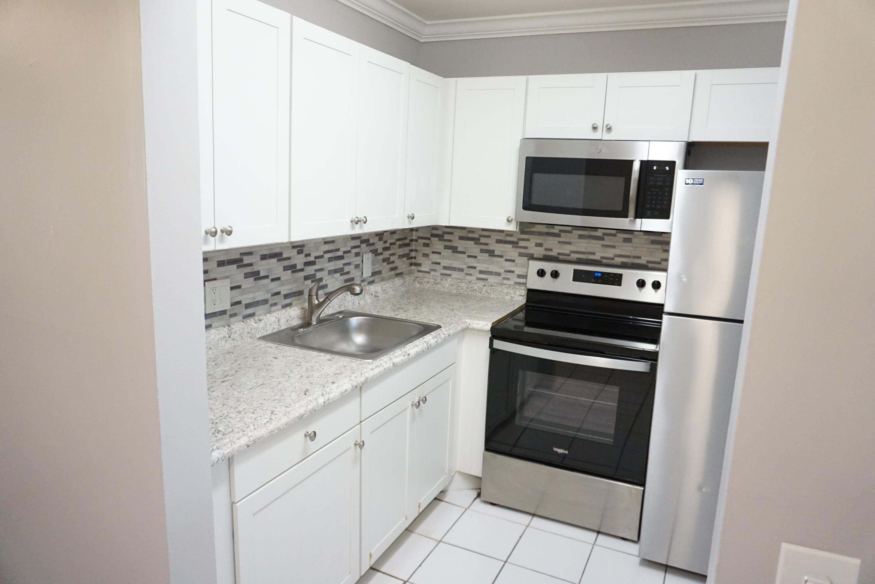 294 Chatham O, West Palm Beach, FL 33417 — photo 4 of 18