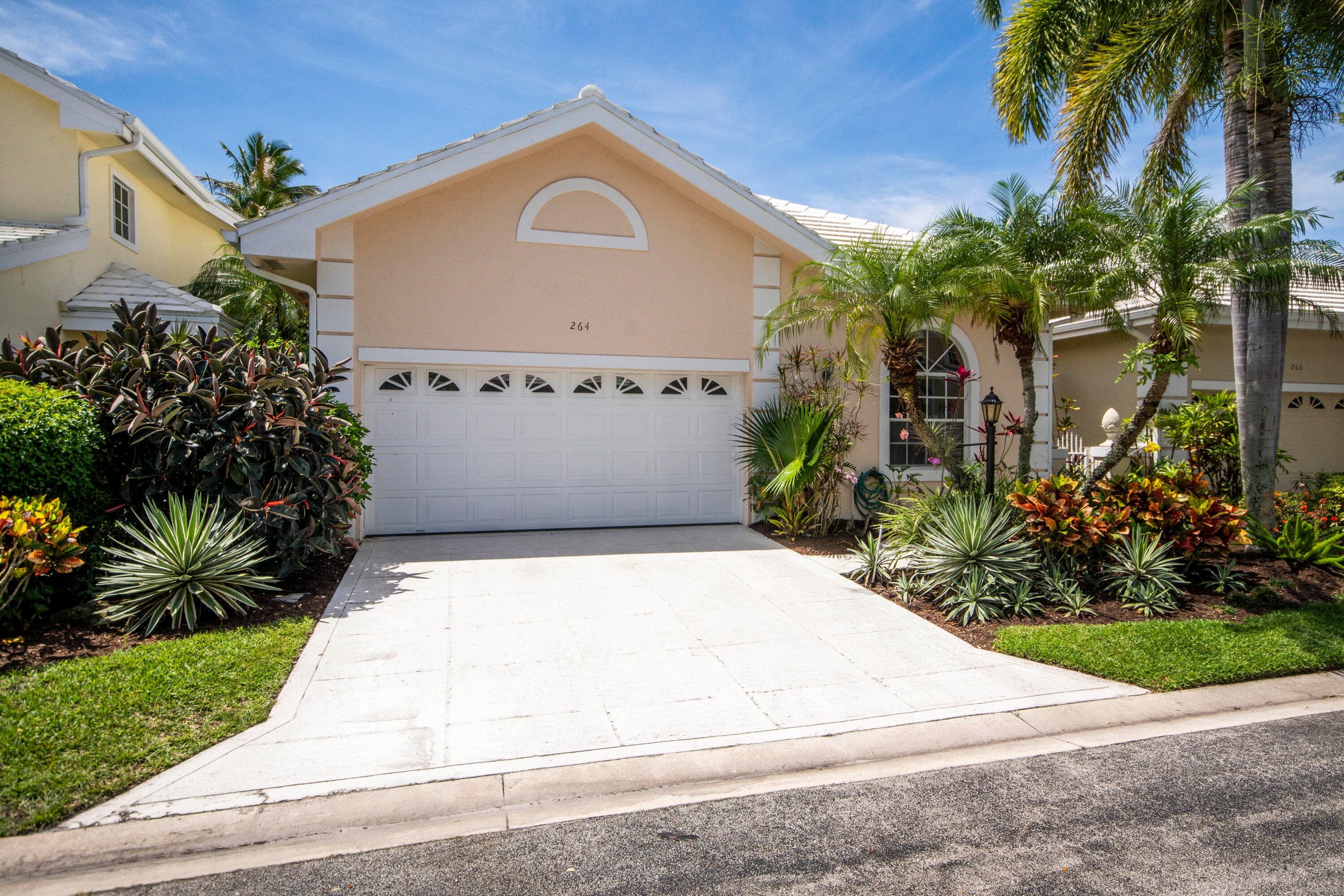 264 Canterbury Drive W, Palm Beach Gardens, FL 33418 — photo 34 of 40