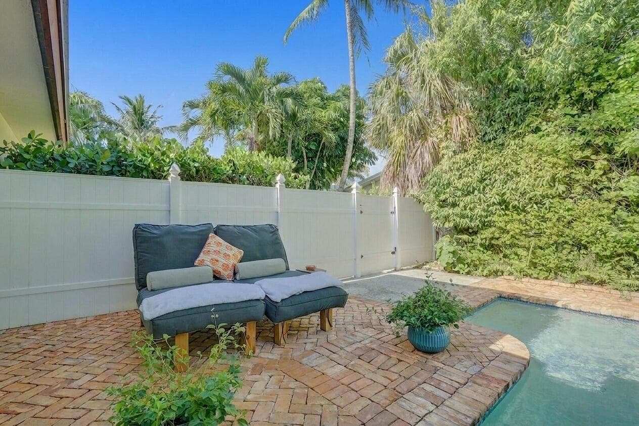 715 SW 25th Place, Boynton Beach, FL 33435 — photo 28 of 32