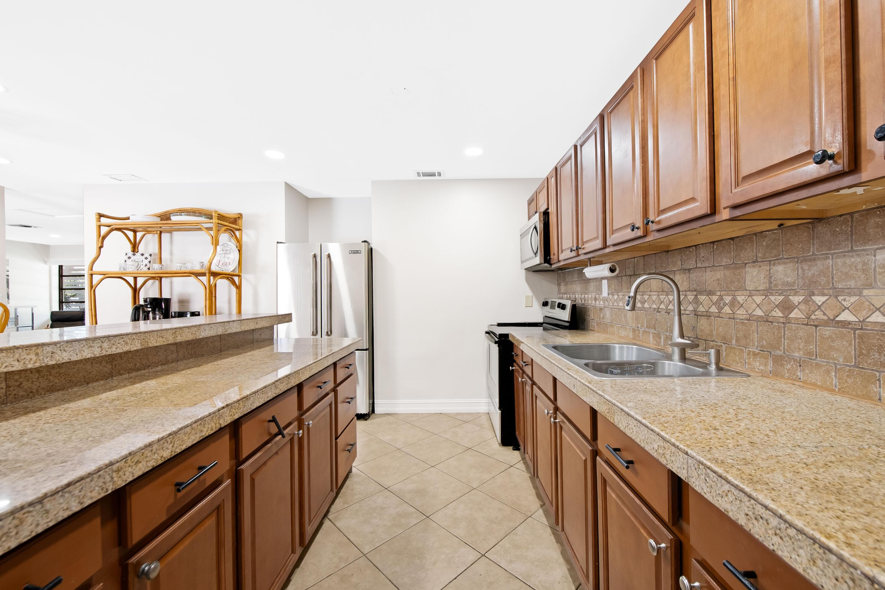 2300 NE 12th Avenue, Pompano Beach, FL 33064 — photo 8 of 26