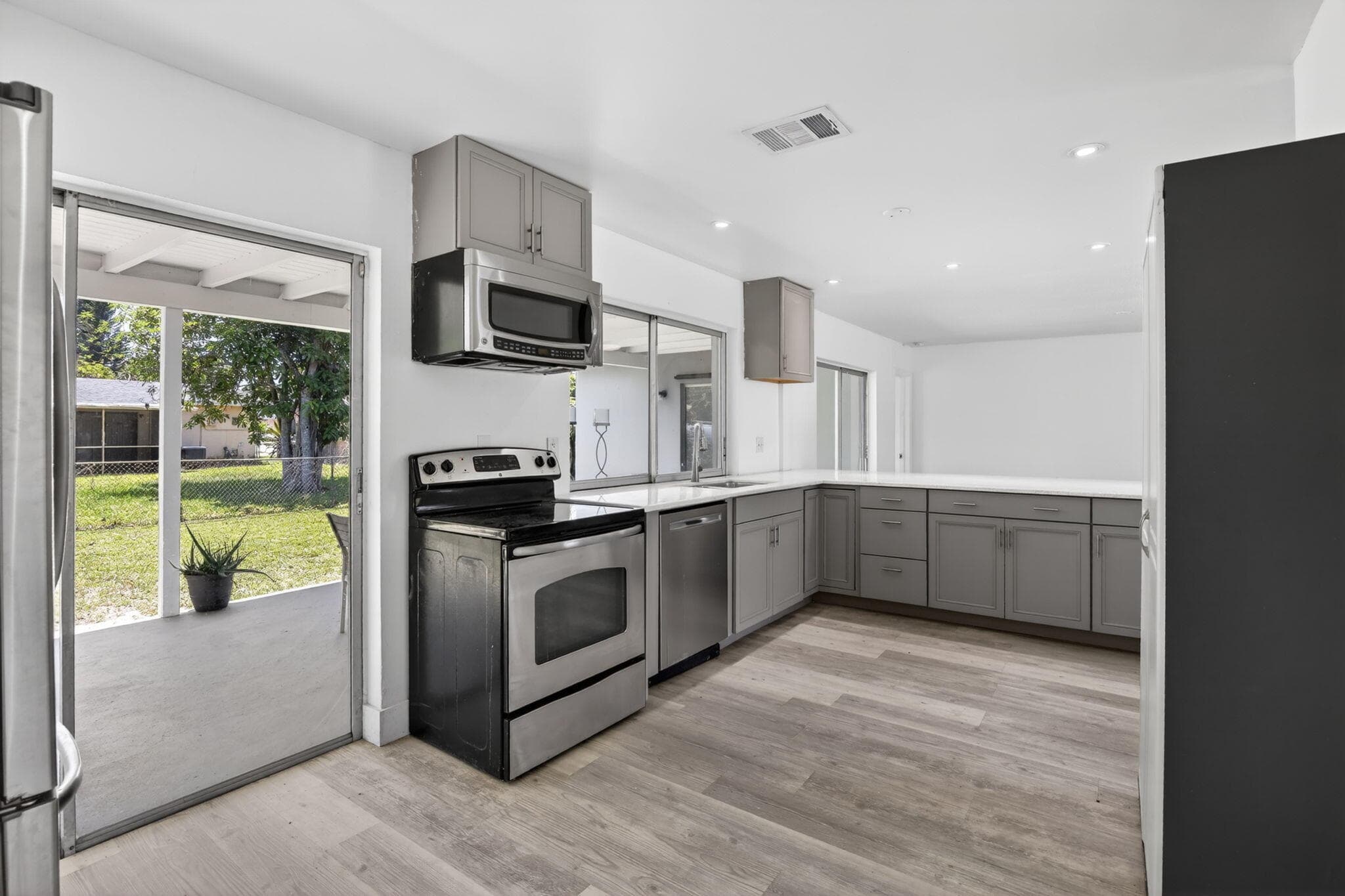 5804 NW 14th Street, Sunrise, FL 33313 — photo 17 of 45