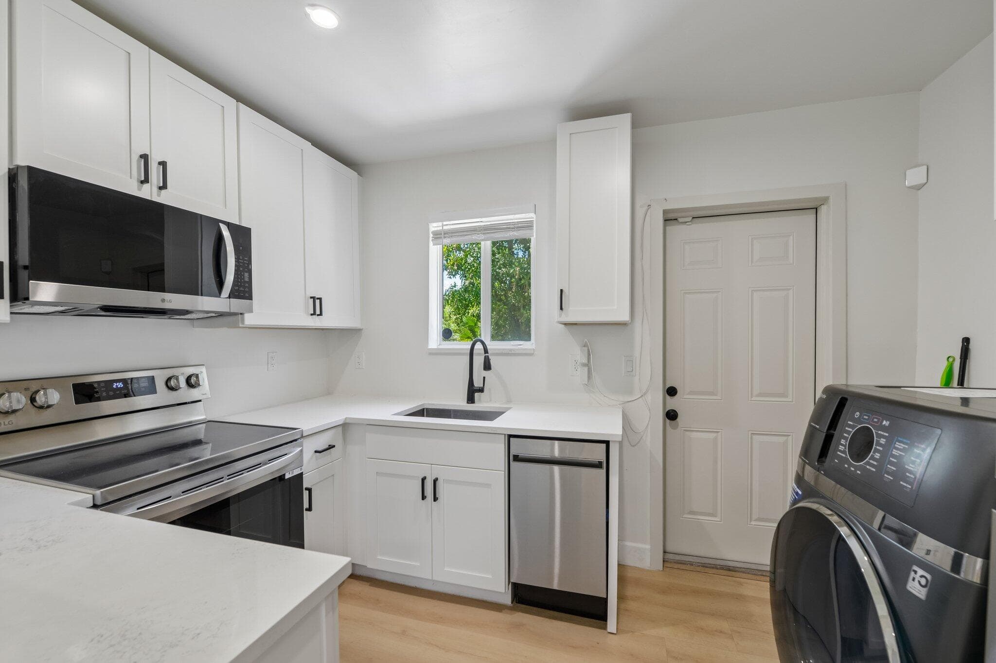 2943 NW 13th Street, Fort Lauderdale, FL 33311 — photo 6 of 31
