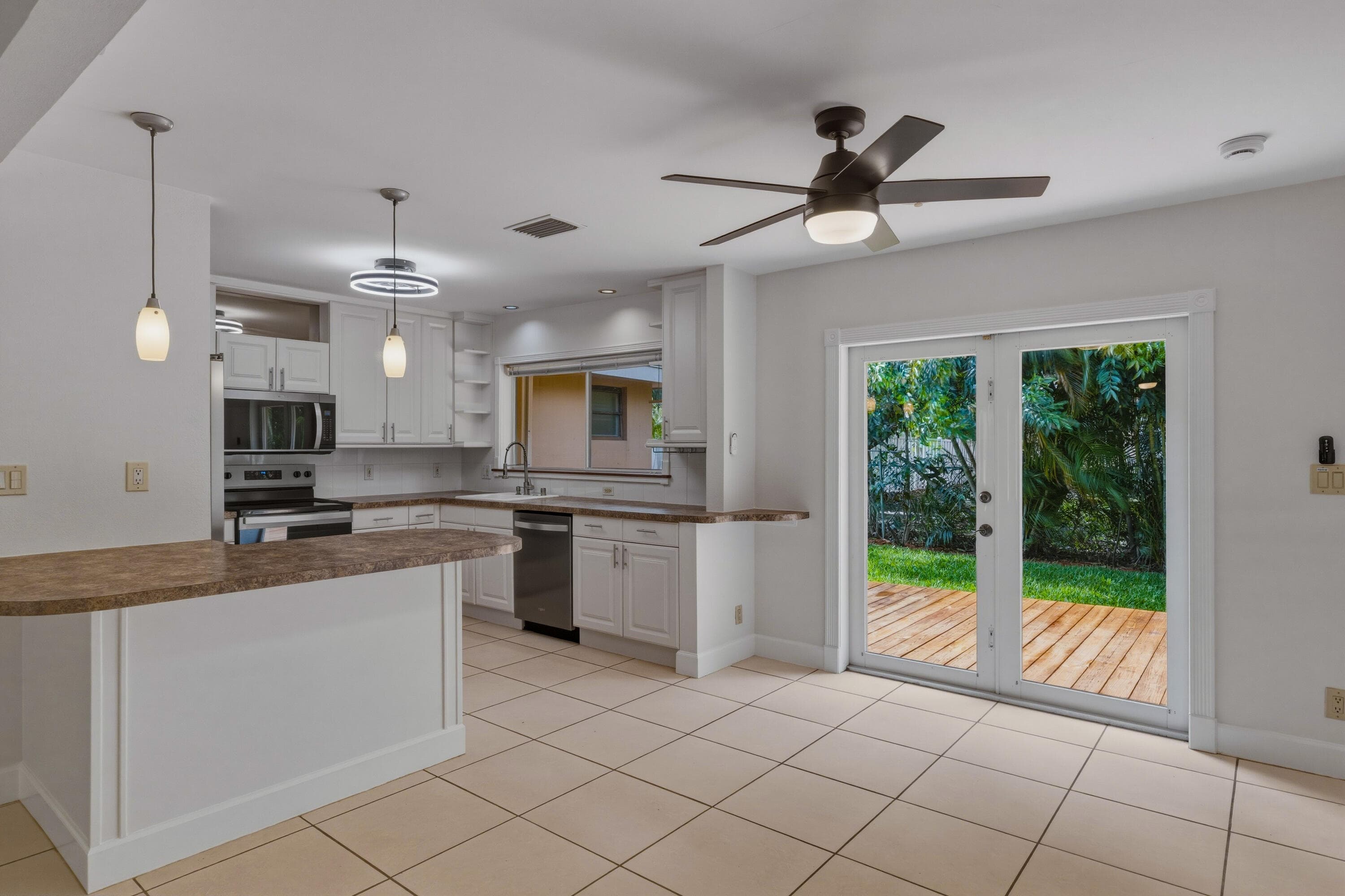 284 Allenwood Drive, Lauderdale-By-The-Sea, FL 33308 — photo 2 of 29