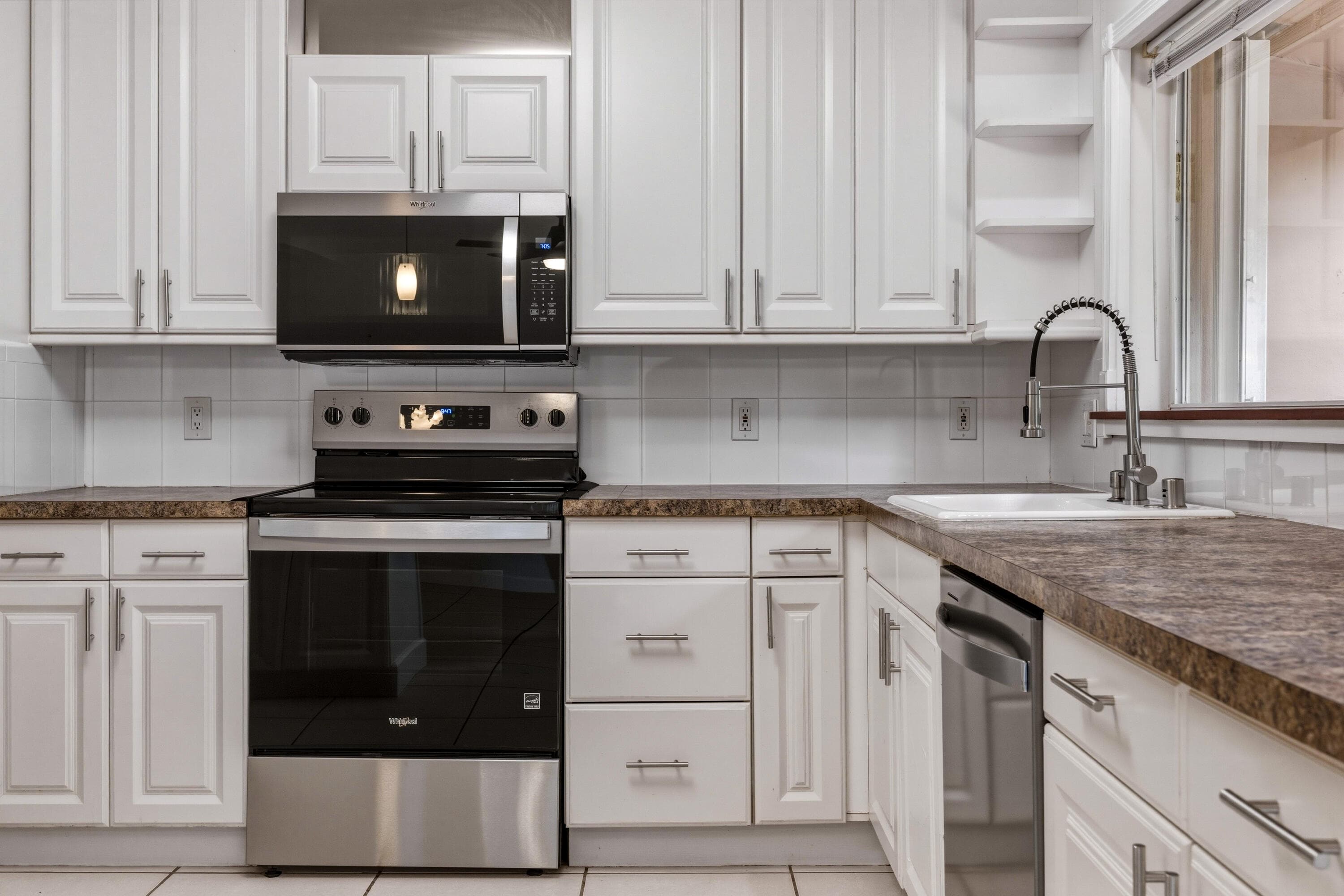 284 Allenwood Drive, Lauderdale-By-The-Sea, FL 33308 — photo 5 of 29