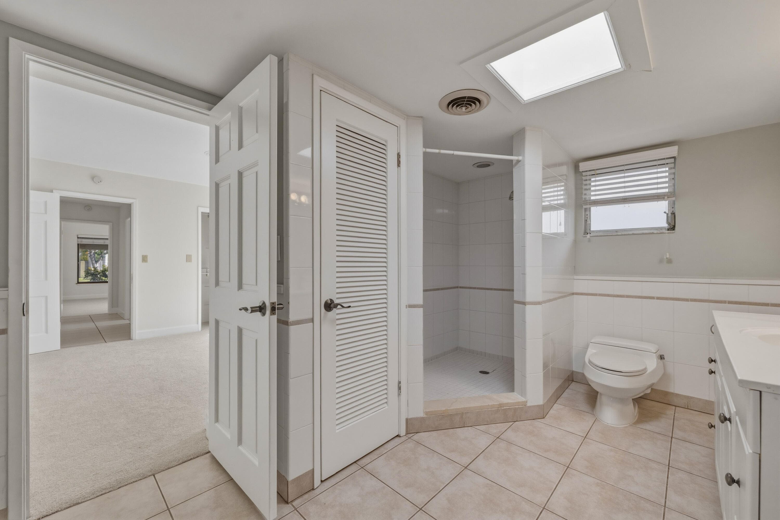 284 Allenwood Drive, Lauderdale-By-The-Sea, FL 33308 — photo 11 of 29