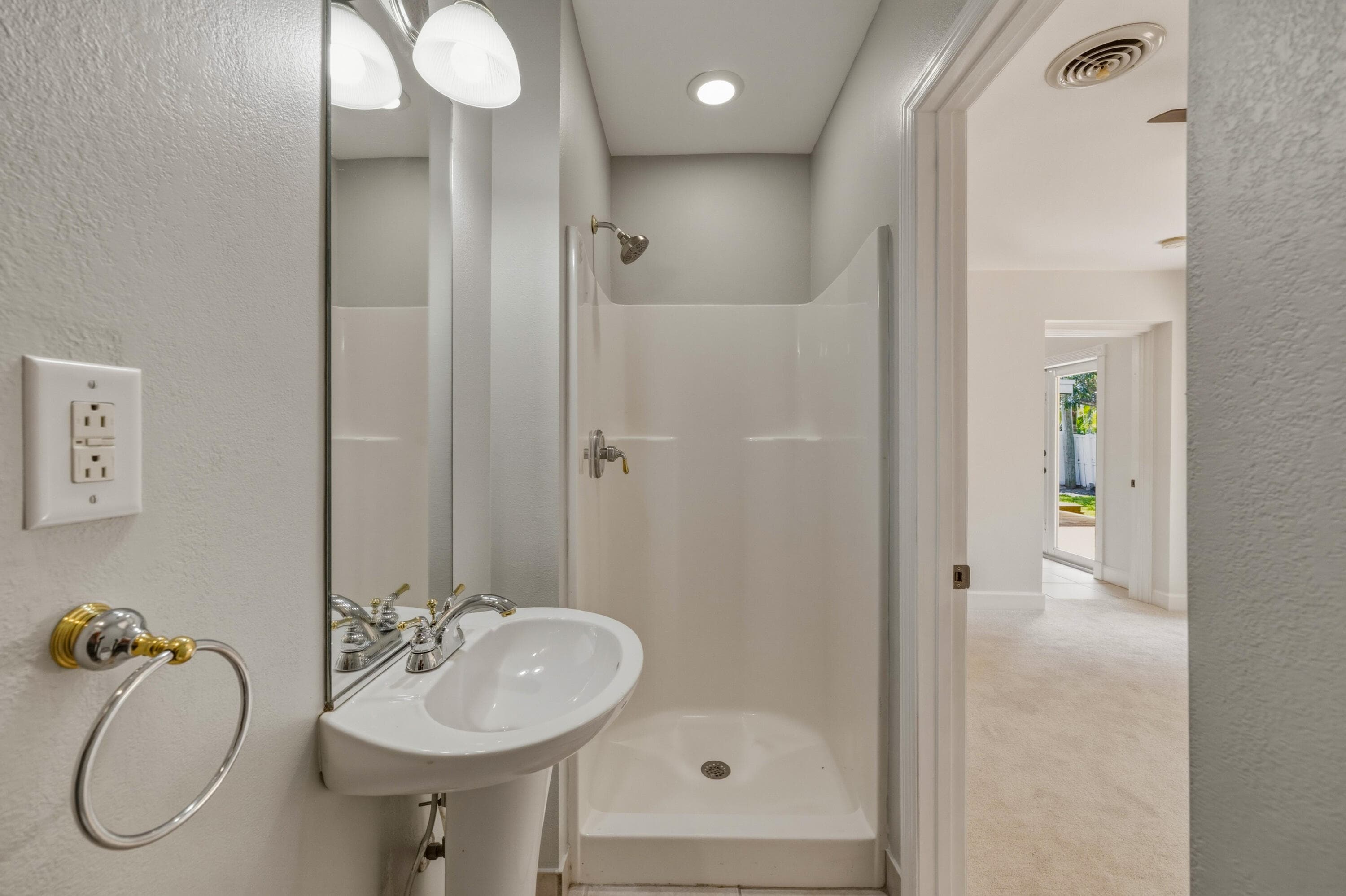 284 Allenwood Drive, Lauderdale-By-The-Sea, FL 33308 — photo 15 of 29
