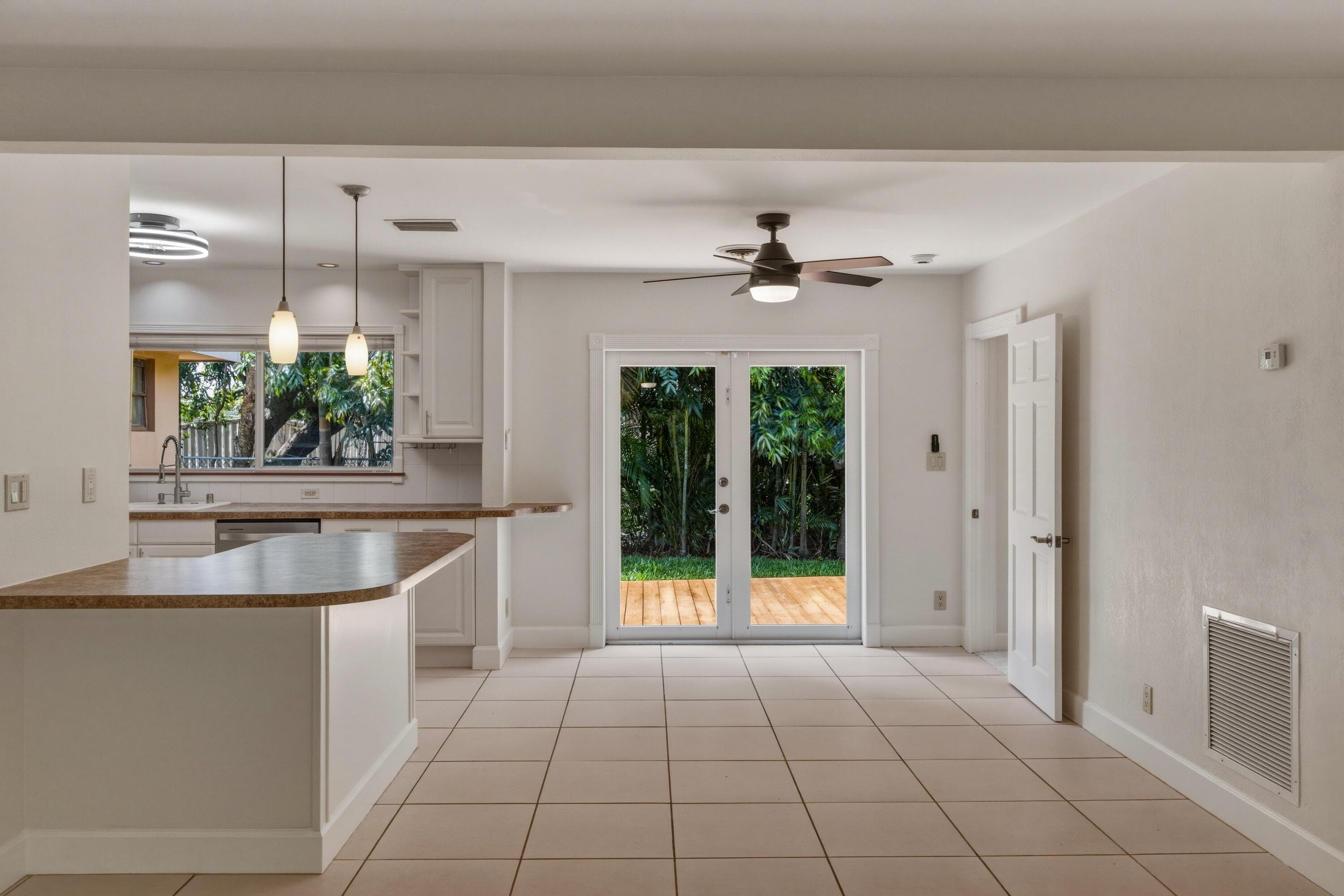 284 Allenwood Drive, Lauderdale-By-The-Sea, FL 33308 — photo 19 of 29