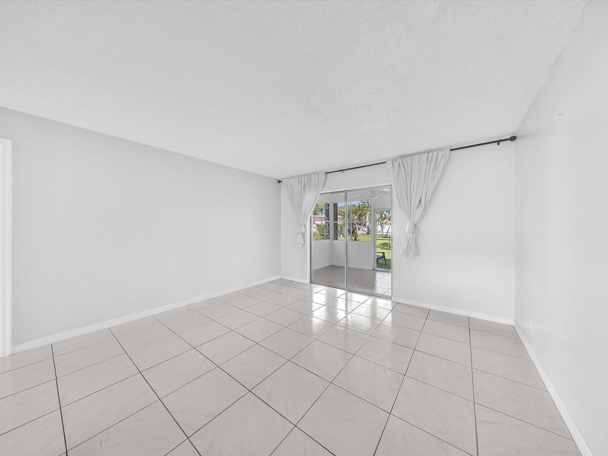 417 SW Natura Avenue B, Deerfield Beach, FL 33441 — photo 10 of 23