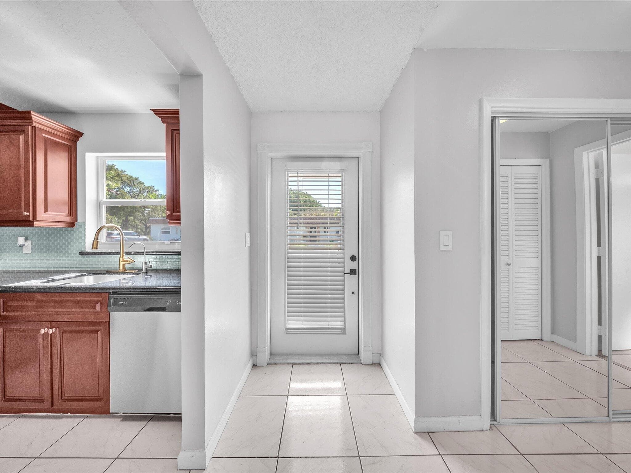 417 SW Natura Avenue B, Deerfield Beach, FL 33441 — photo 2 of 23