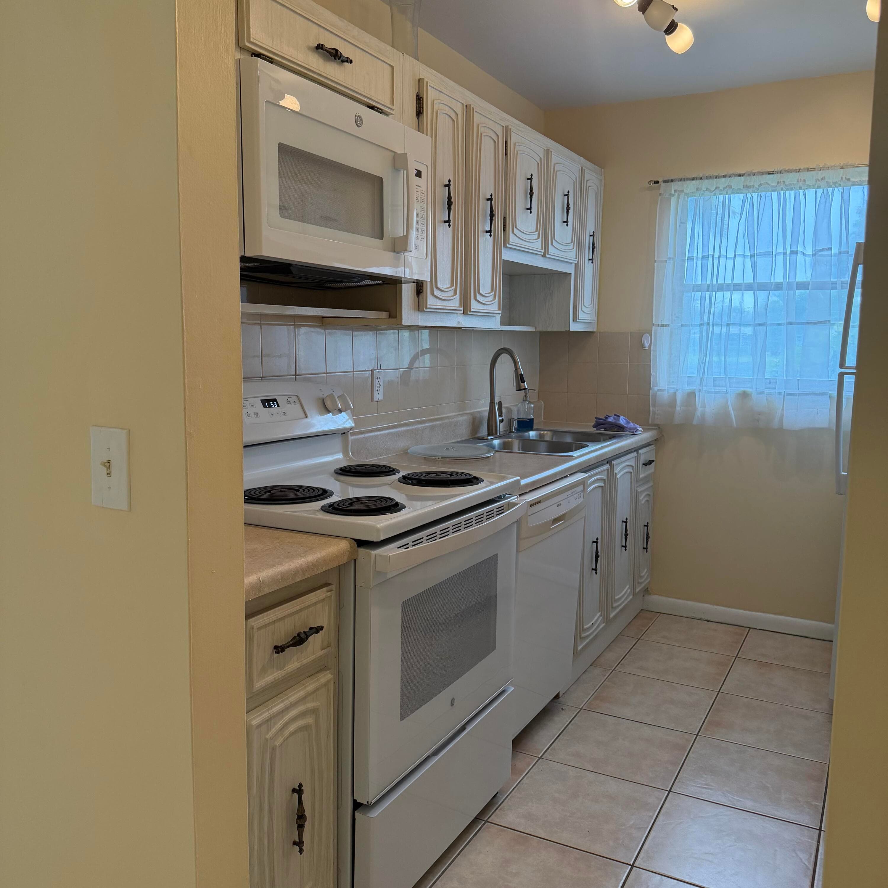 707 High Point Boulevard N Unit C, Delray Beach, FL 33445 — photo 8 of 20