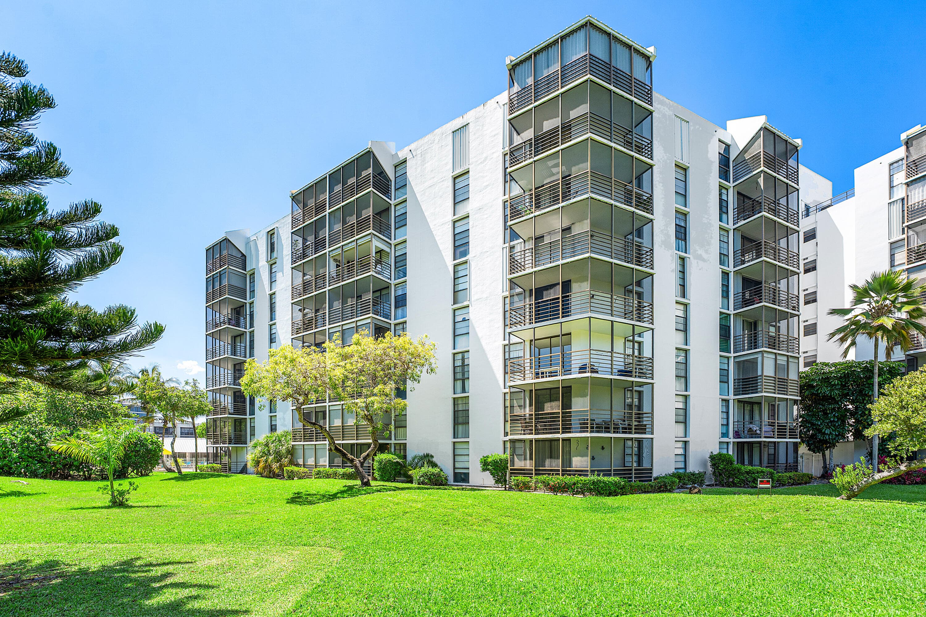 20500 W Country Club Drive 210, Aventura, FL 33180 — photo 32 of 41