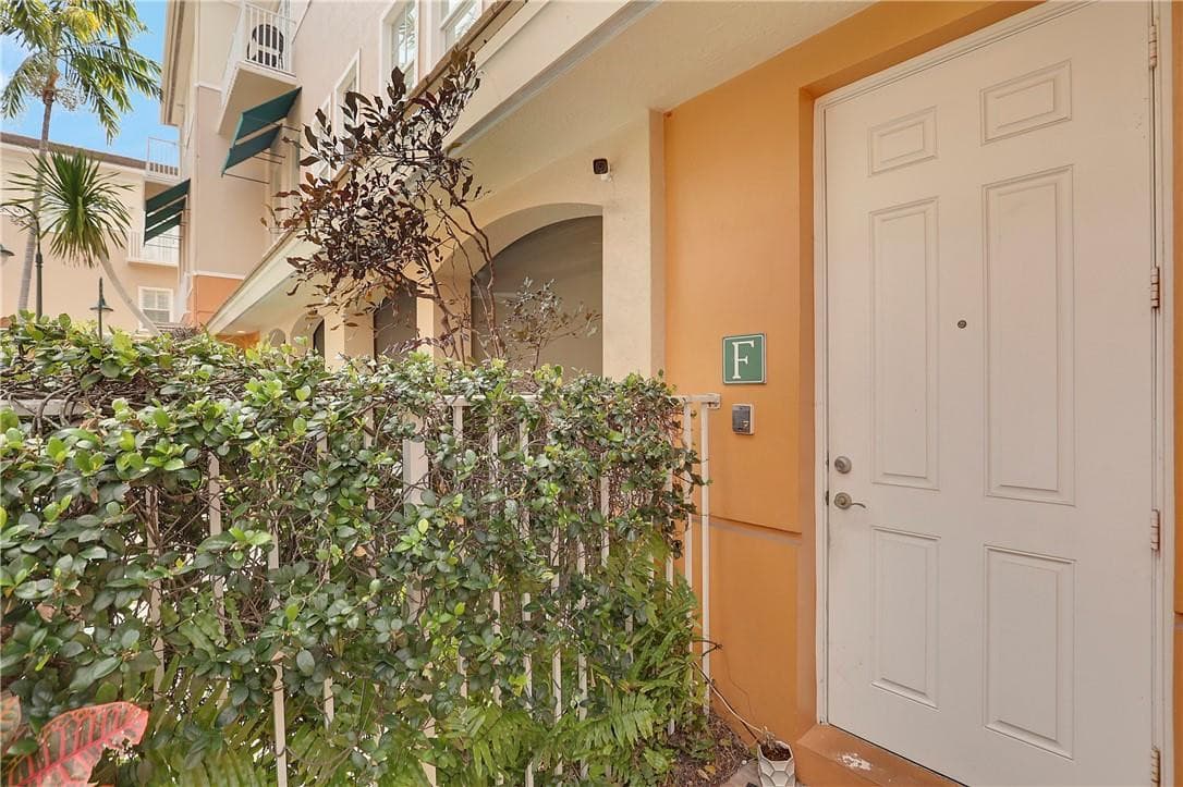 180 NE 6th Avenue F, Delray Beach, FL 33483 — photo 2 of 16