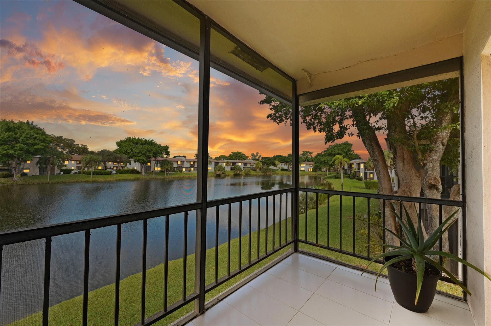 21649 Juego Circle 4 E, Boca Raton, FL 33433 — photo 1 of 26