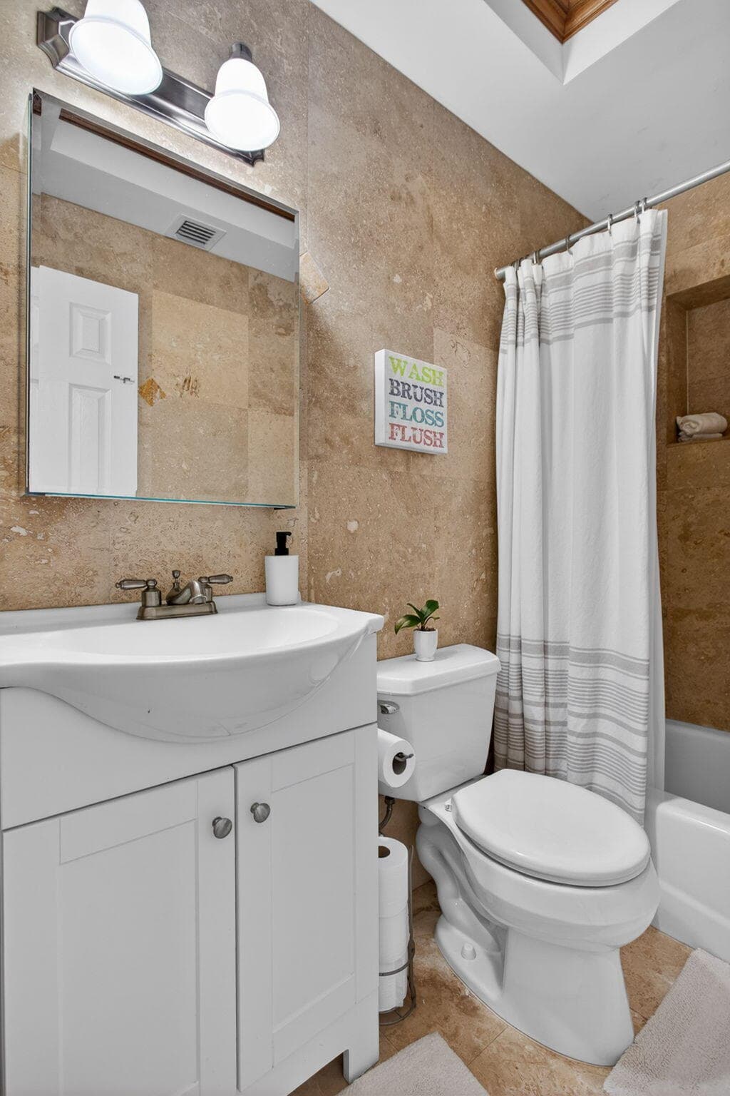 451 NE 48th Court, Oakland Park, FL 33334 — photo 13 of 45