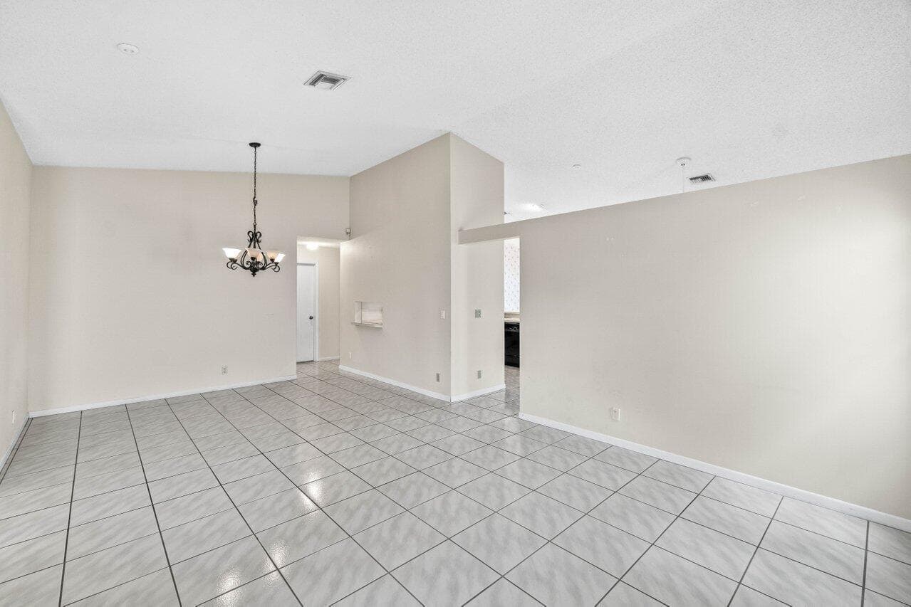 10001 Country Brook Road, Boca Raton, FL 33428 — photo 5 of 25