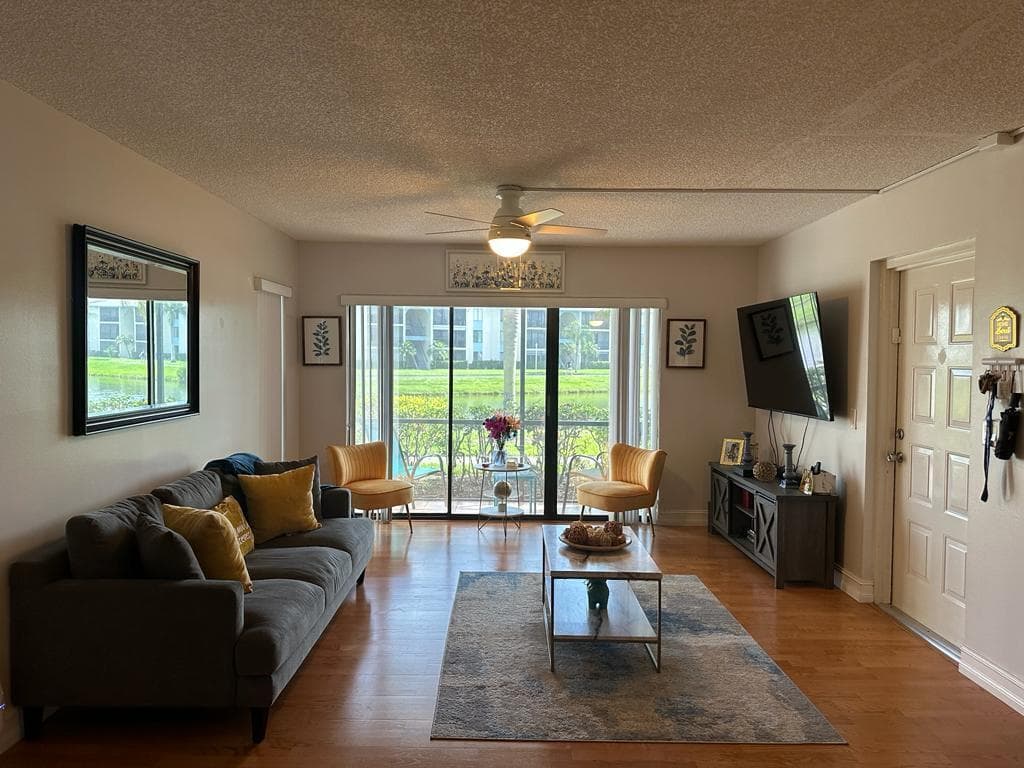 1102 Green Pine Boulevard B1, West Palm Beach, FL 33409 — photo 3 of 36