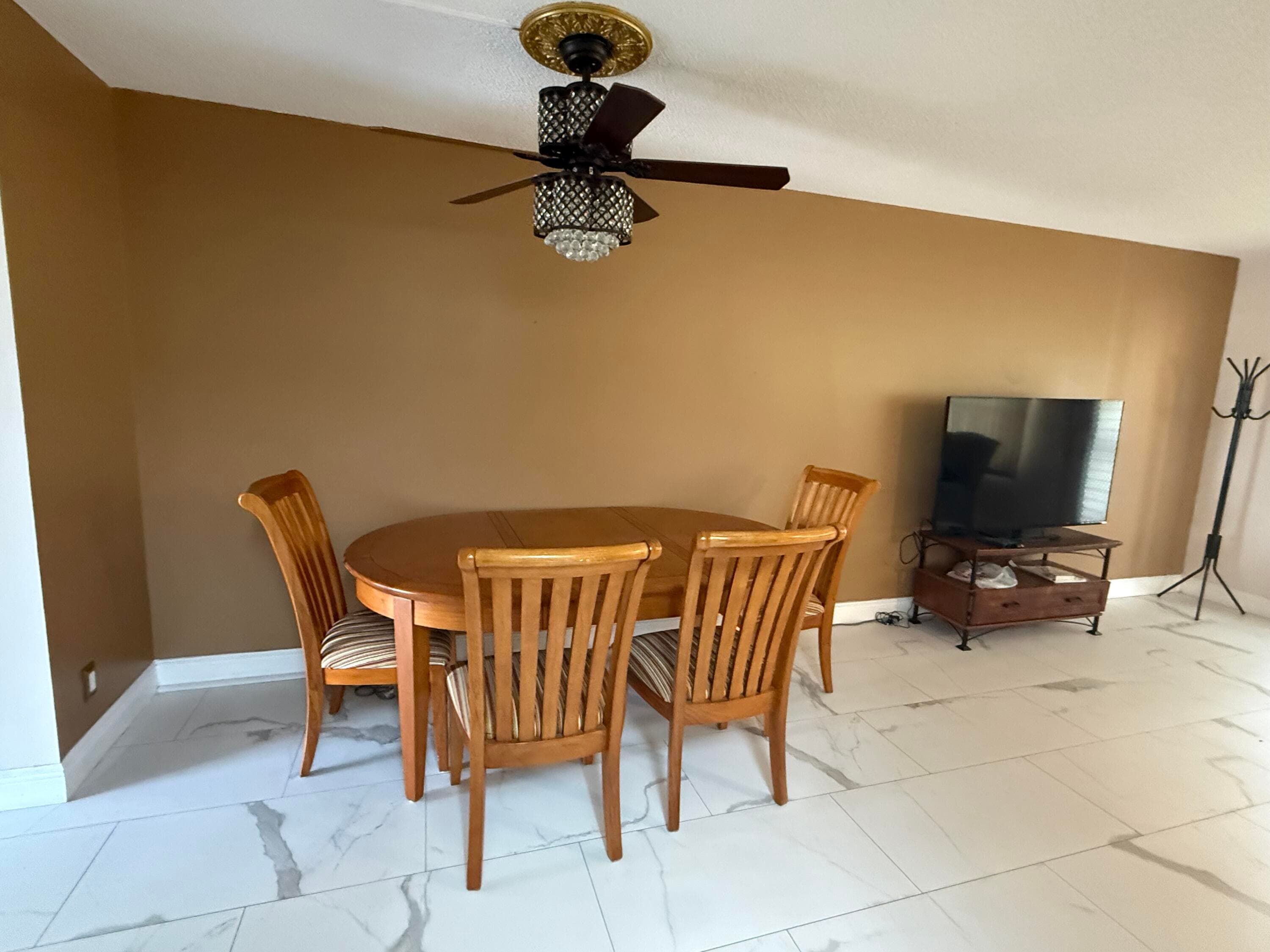 314 Dorset H, Boca Raton, FL 33434 — photo 4 of 10
