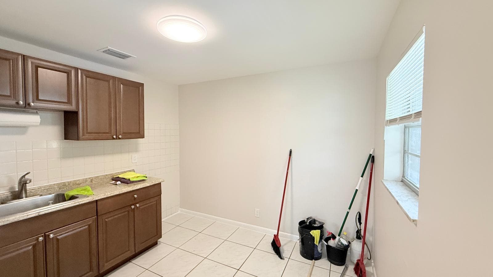 501 W Kalmia Drive 4, West Palm Beach, FL 33403 — photo 7 of 13