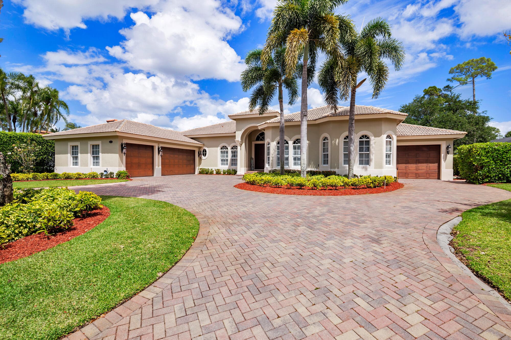 594 N Country Club Drive, Atlantis, FL 33462 — photo