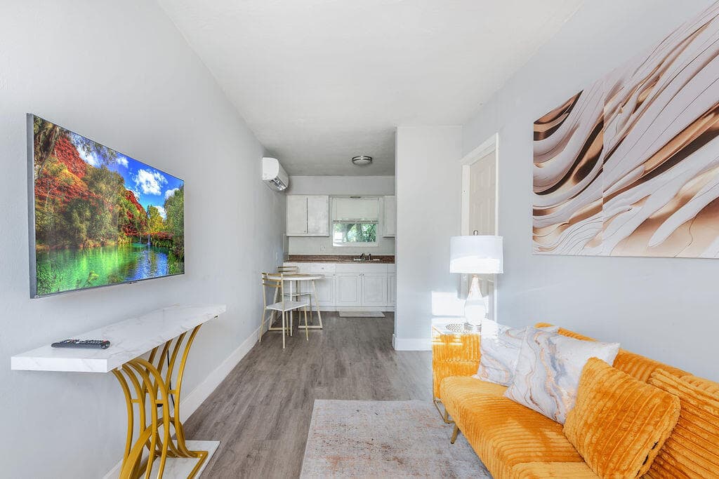 1826 Sherman Street 16, Hollywood, FL 33020 — photo 2 of 13