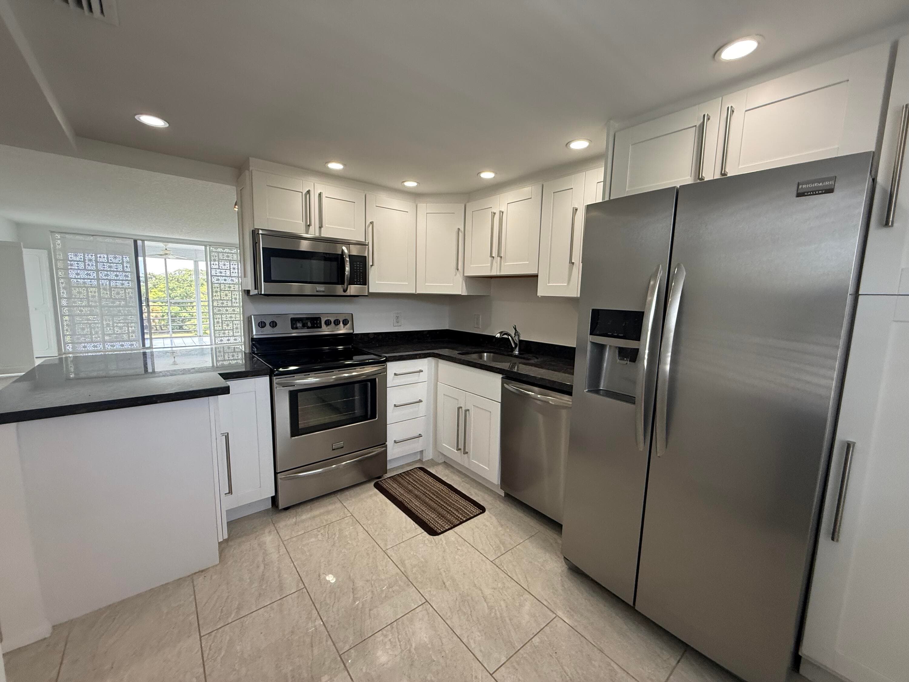 605 Oaks Drive 602, Pompano Beach, FL 33069 — photo 2 of 13