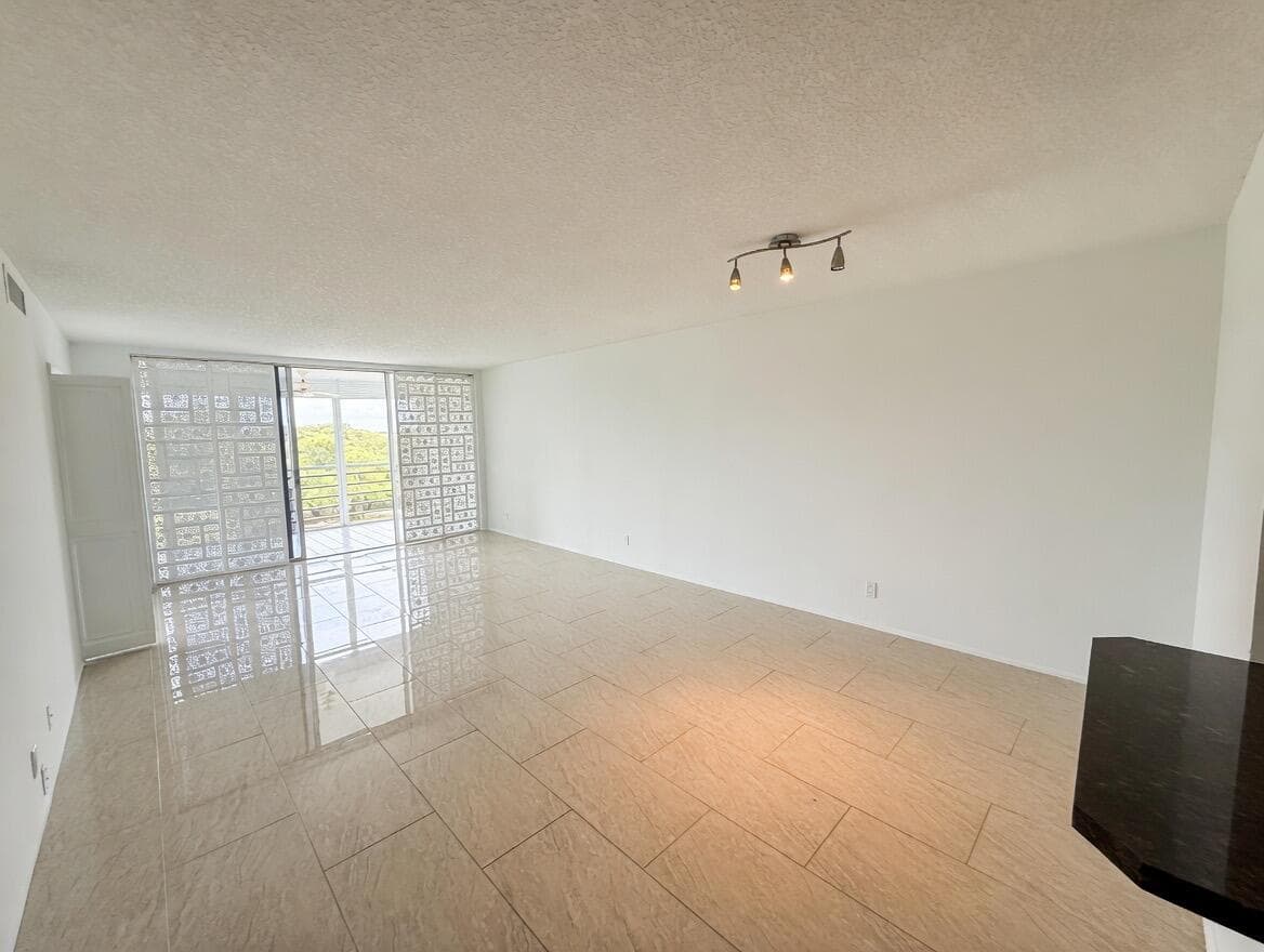 605 Oaks Drive 602, Pompano Beach, FL 33069 — photo 8 of 13